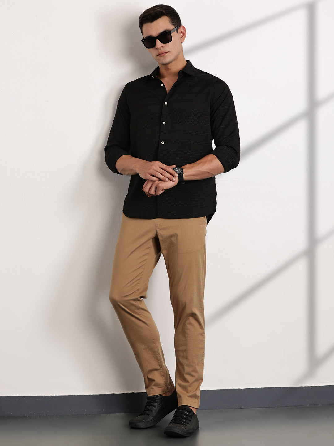Thomas Scott Men Black Slim Fit Cutaway Collar Long Sleeves Self Design Casual Shirt