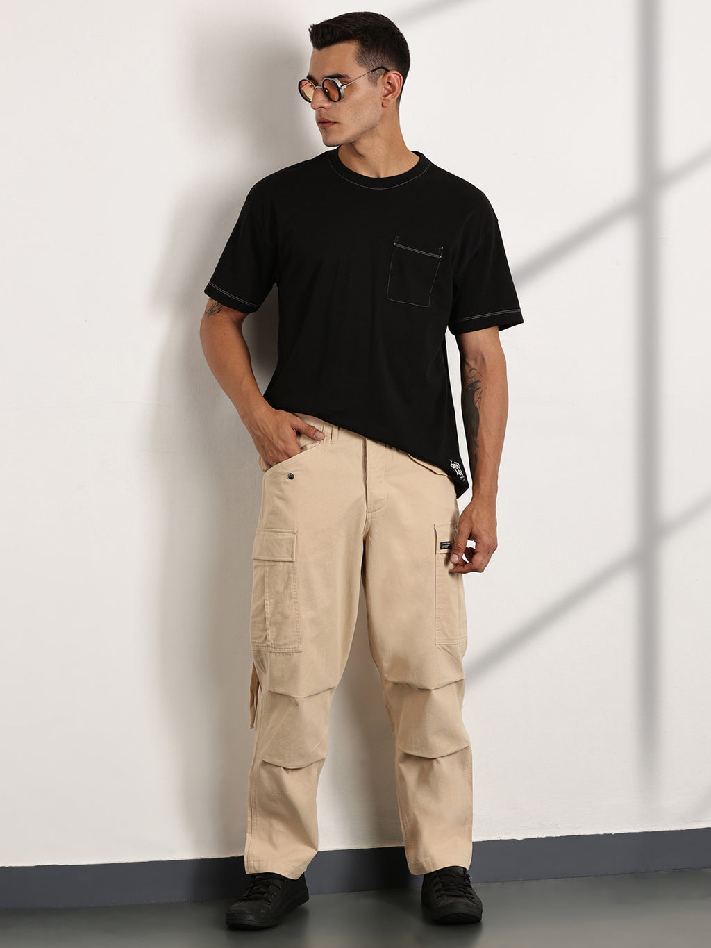 Thomas Scott Men Fawn Mid-Rise Loose Fit Cotton Woven Cargo Trouser