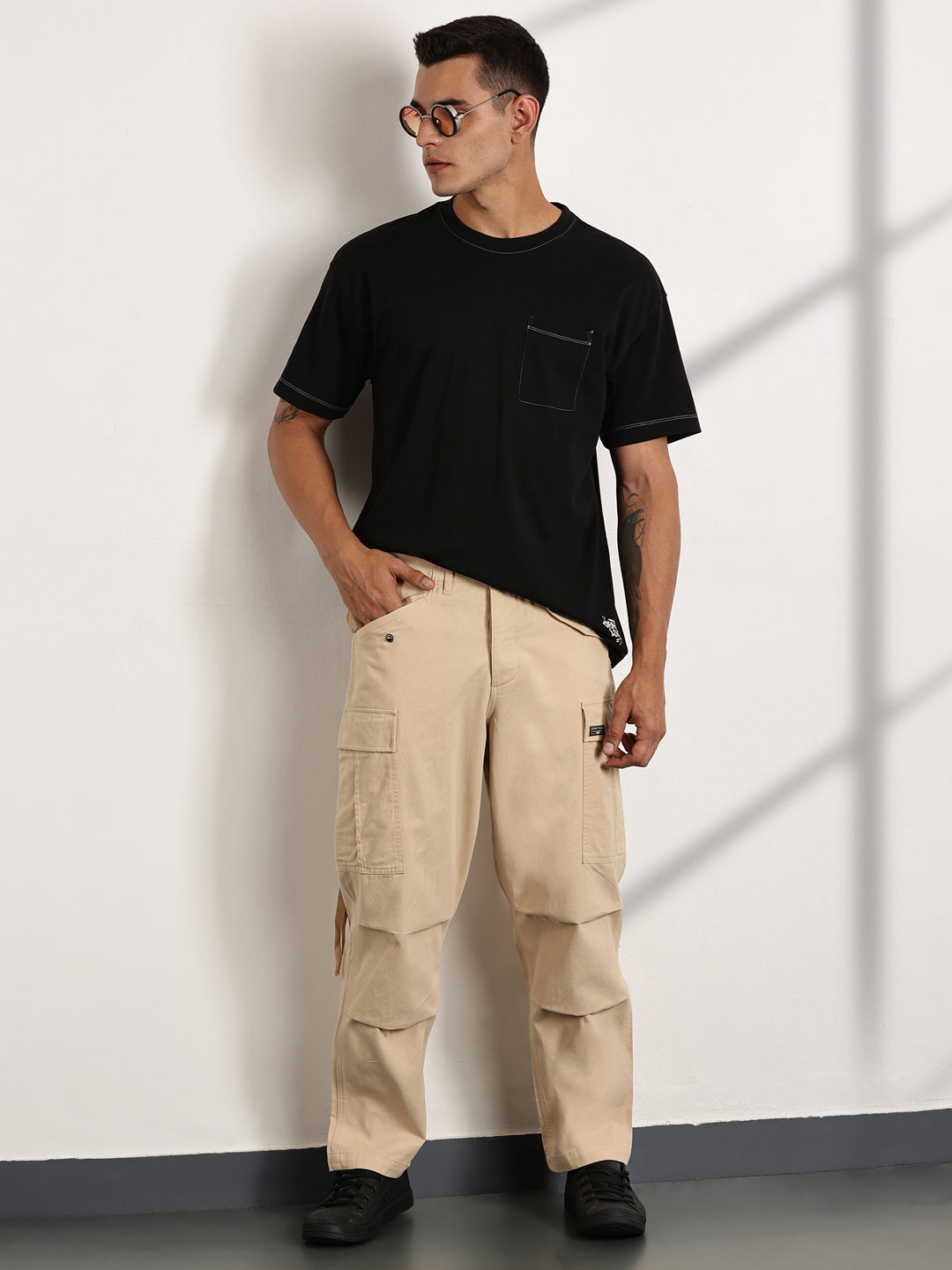 Thomas Scott Men Fawn Mid-Rise Loose Fit Cotton Woven Cargo Trouser