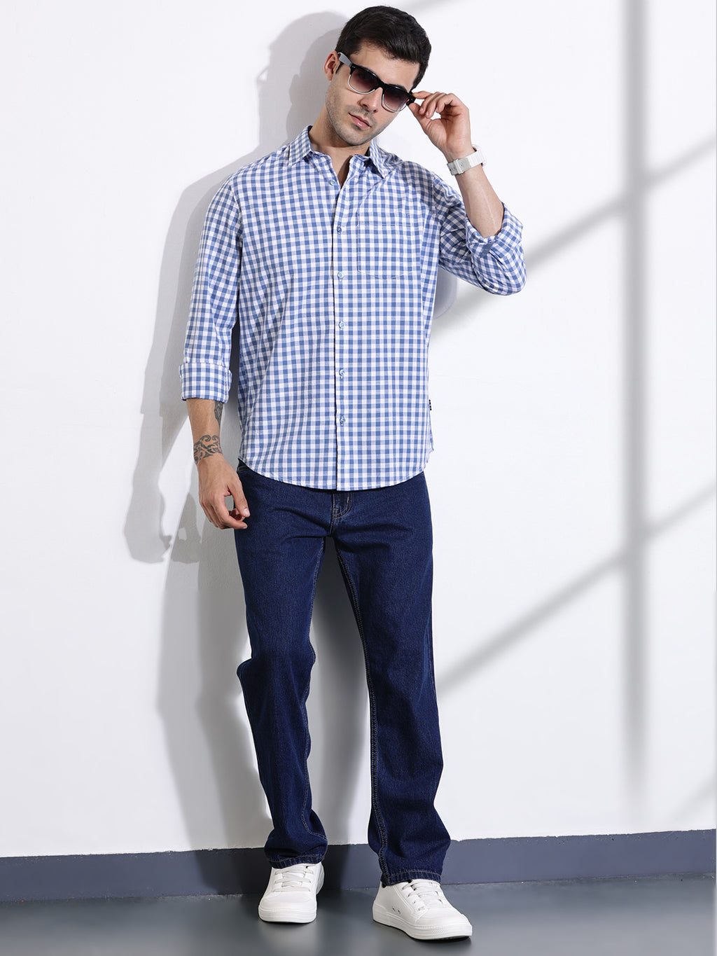 Thomas Scott Men Blue Slim Fit Long Sleeve Gingham Checks Cotton Casual Shirt