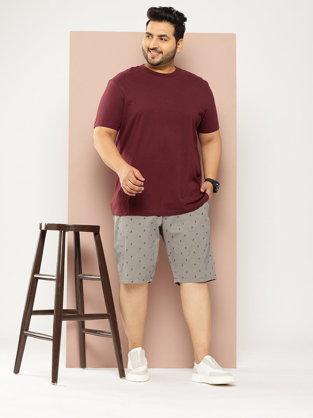 Thomas Scott Men Grey Plus Size Regular Fit Mid-Rise Mirco Ditsy Printed Woven Outdoor Shorts