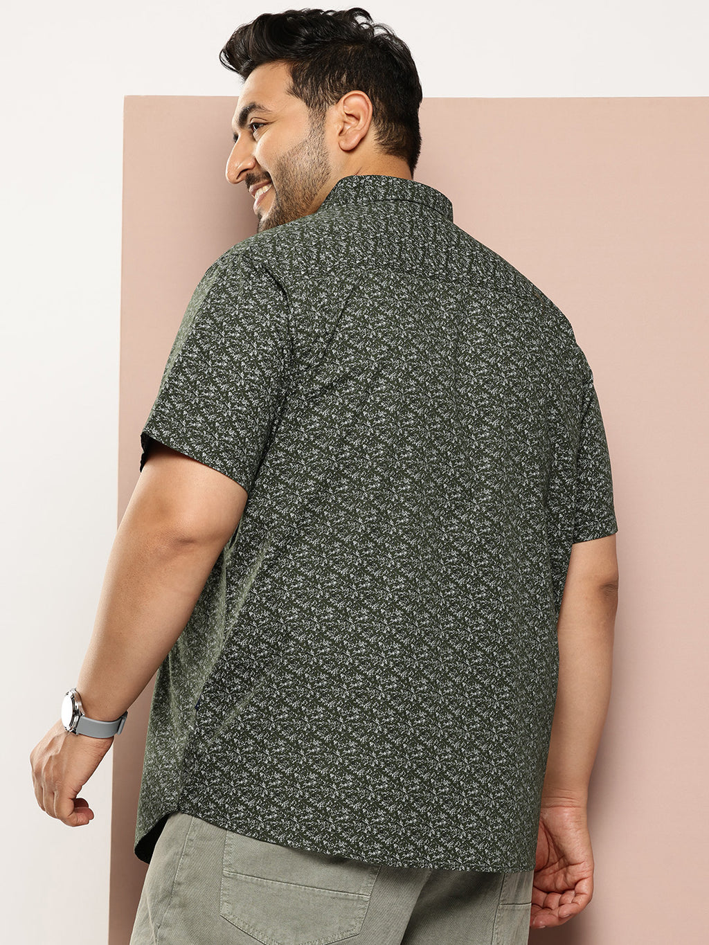 Thomas Scott Men Green Plus Size Regular Fit Short Sleeves Abstract Printed Woven Casual Shirt