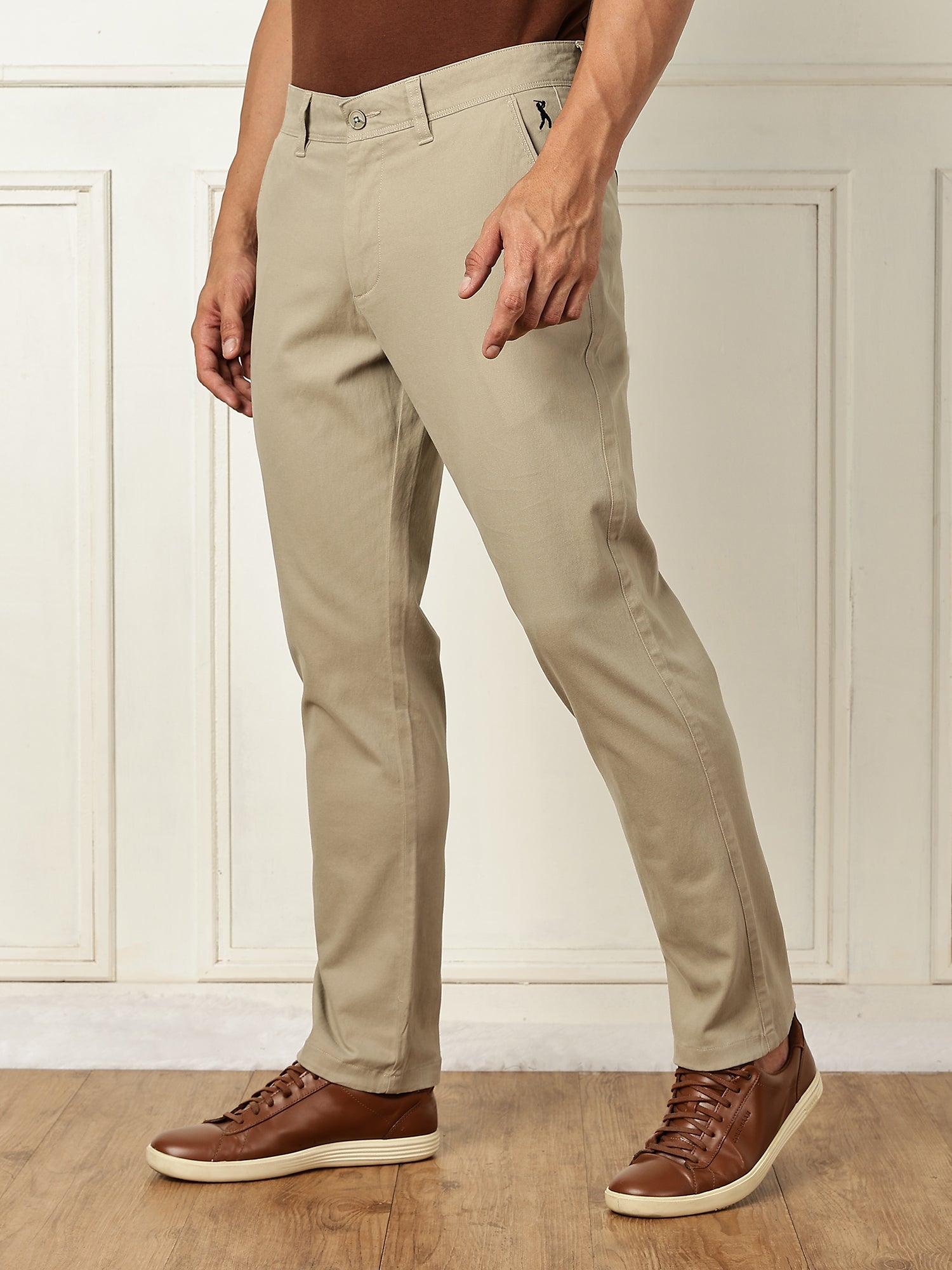 Thomas Scott Men Grey Mid-Rise Straight Fit Solid Woven Chinos Trouser