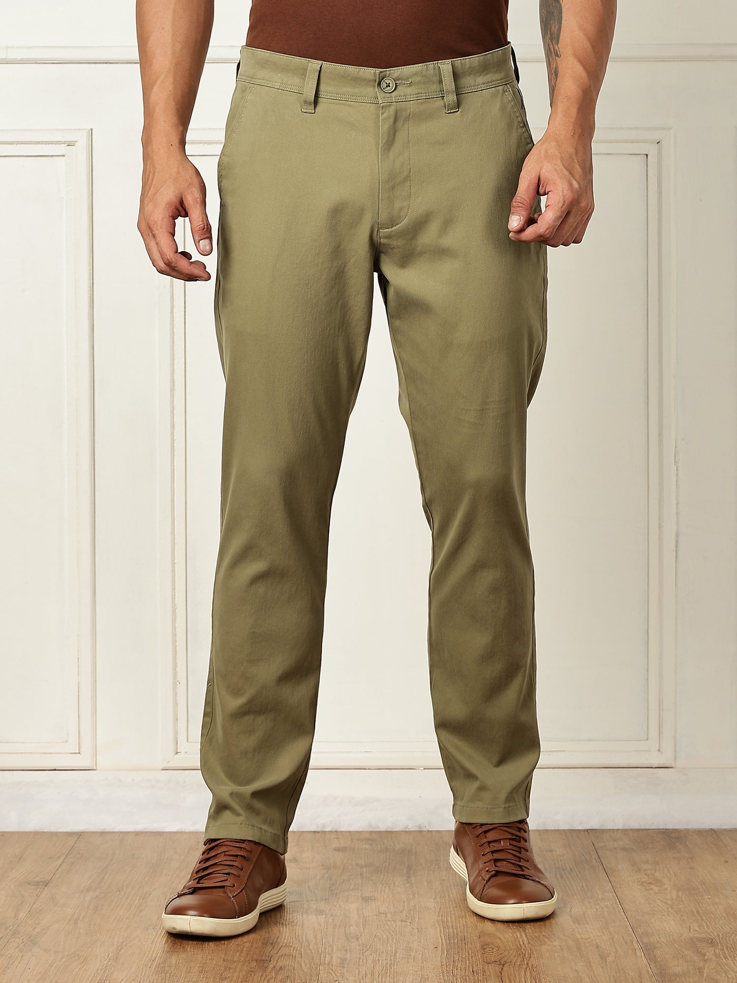 Thomas Scott Men Olive Mid-Rise Straight Fit Solid Woven Chinos Trouser