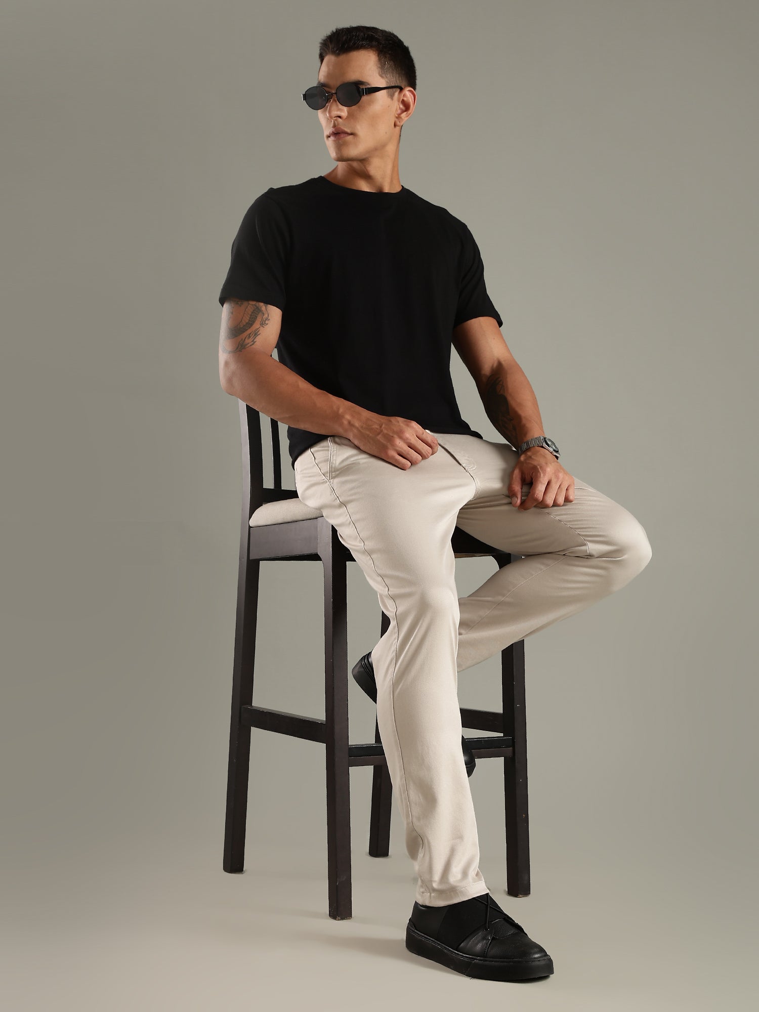 Thomas Scott Men Grey Straight Fit Mid-Rise Solid Chinos Trouser