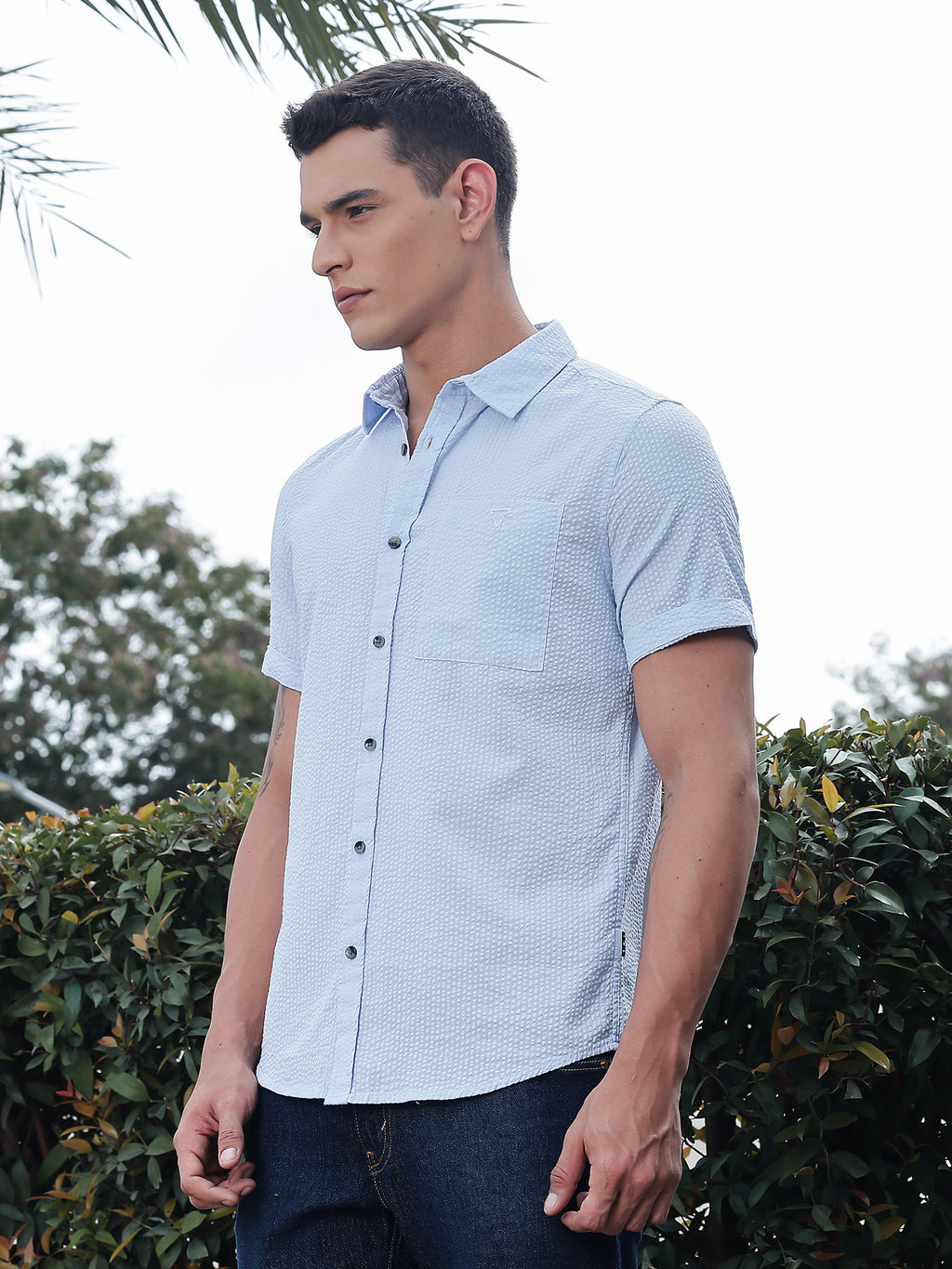 Thomas Scott Men Sky Blue Slim Fit Short Sleeves Spread Collar Seer Sucker Casual Shirt