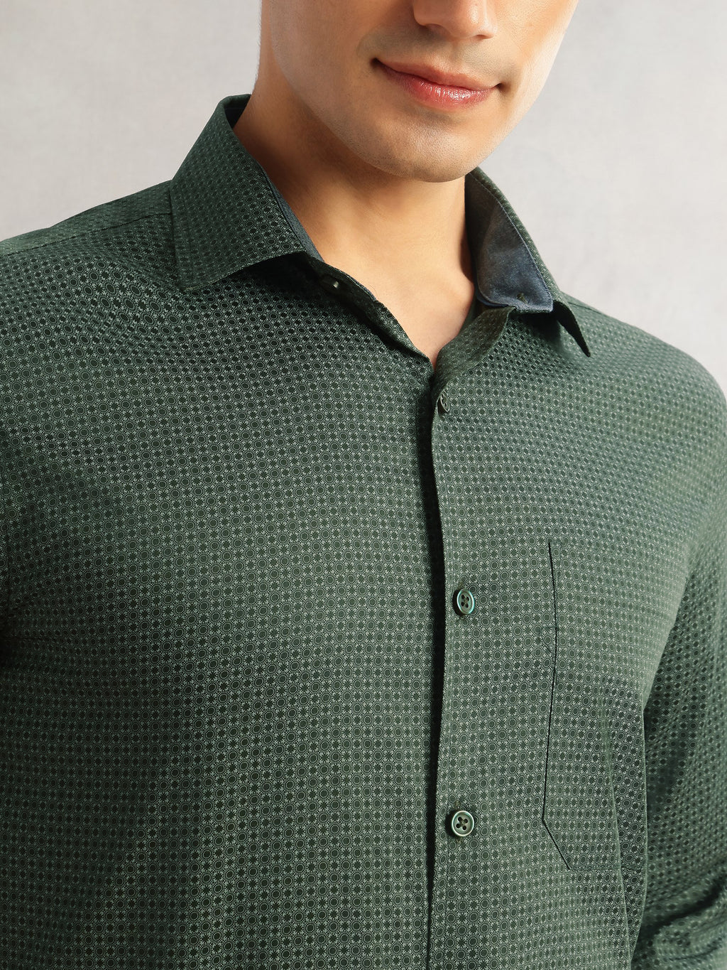 Thomas Scott Men Green Regular Fit Long Sleeves Cutaway Collar Geometric Printed 100% Cotton Satin Formal Shirt