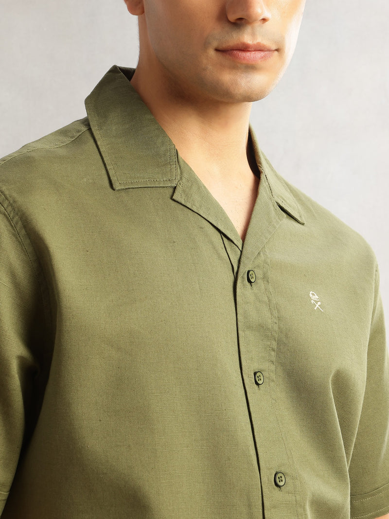 Thomas Scott Men Green Oversized Fit Short Sleeves Cuban Collar Solid Cotton Linen Casual Shirt