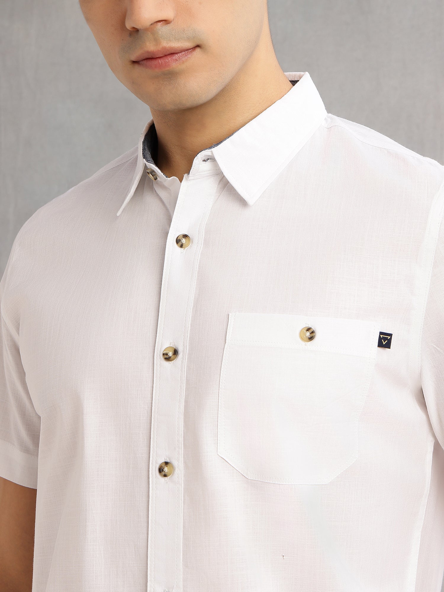 Thomas Scott Men White Regular Fit Short Sleeves Spread Collar 100% Cotton Casual Shirt