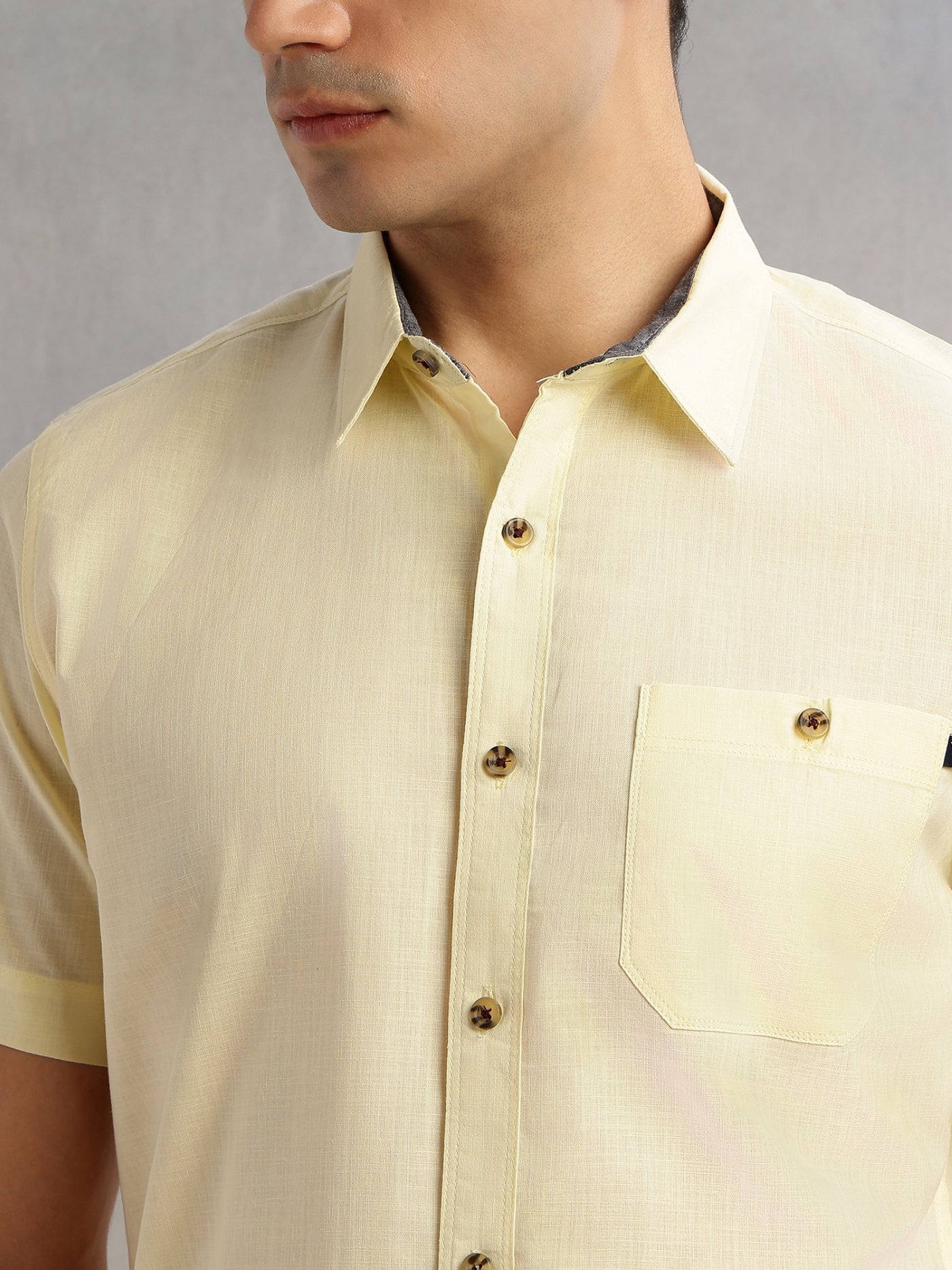 Thomas Scott Men Yellow Regular Fit Short Sleeves Spread Collar 100% Cotton Casual Shirt