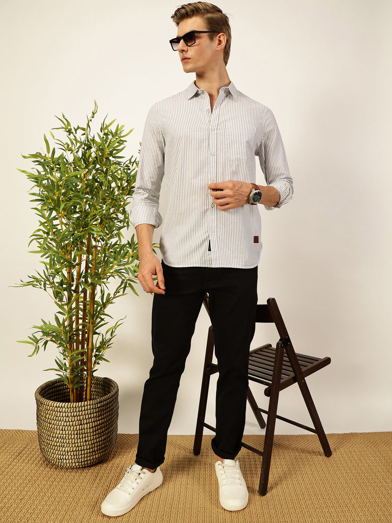 Thomas Scott Men White Slim Fit Long Sleeves Spread Collar Pinstripes Cotton Casual Shirt