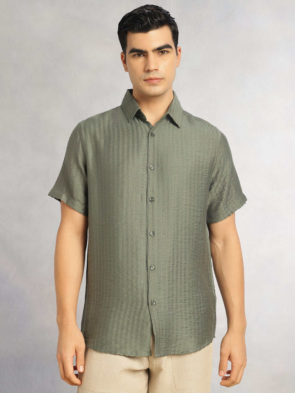 Thomas Scott Men Olive Regular Fit Short Sleeves Spread Collar Textured Polyester Casual Shirt