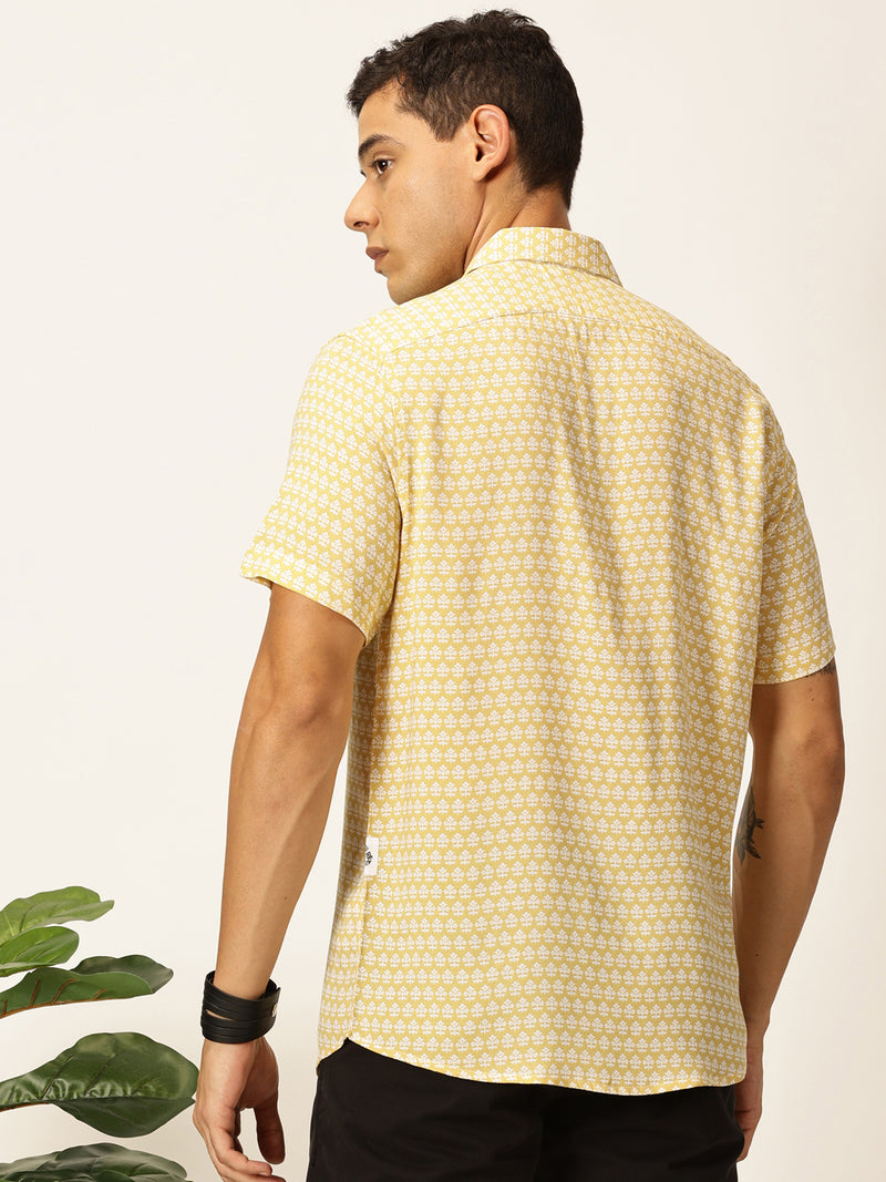 Thomas Scott Men Mustard Regular Fit Short Sleeves Spread Collar Floral Printed Casual Shirt