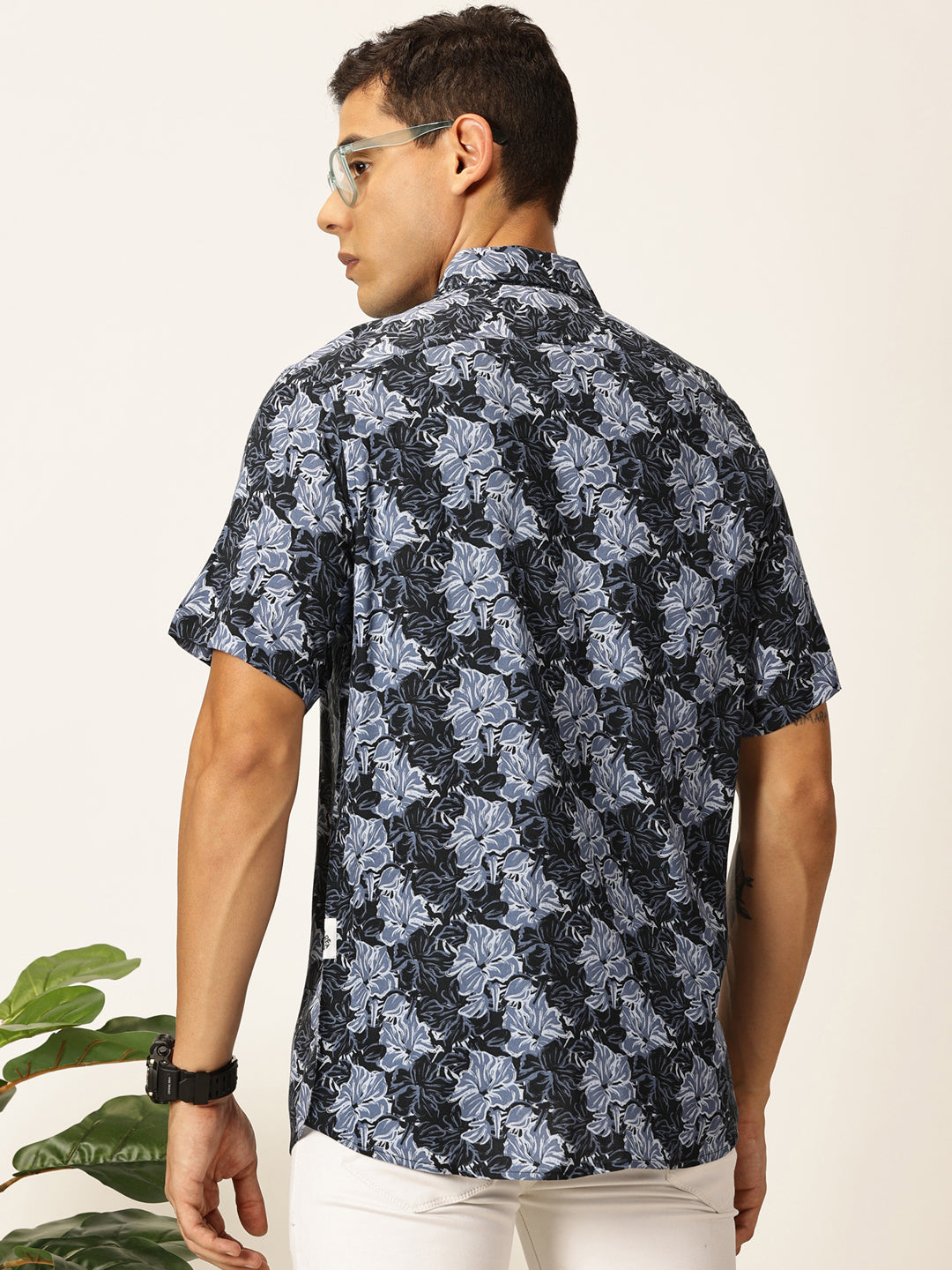 Thomas Scott Men Navy Blue Regular Fit Short Sleeves Spread Collar Floral Printed Casual Shirt