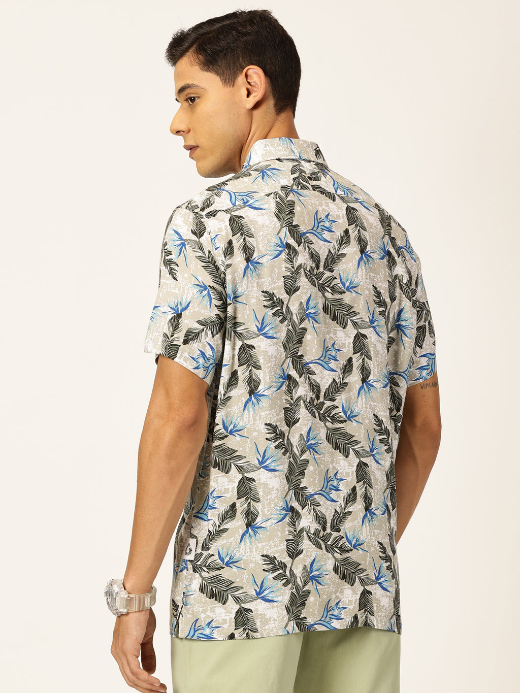 Thomas Scott Men Grey Regular Fit Short Sleeves Spread Collar Tropical Printed Casual Shirt