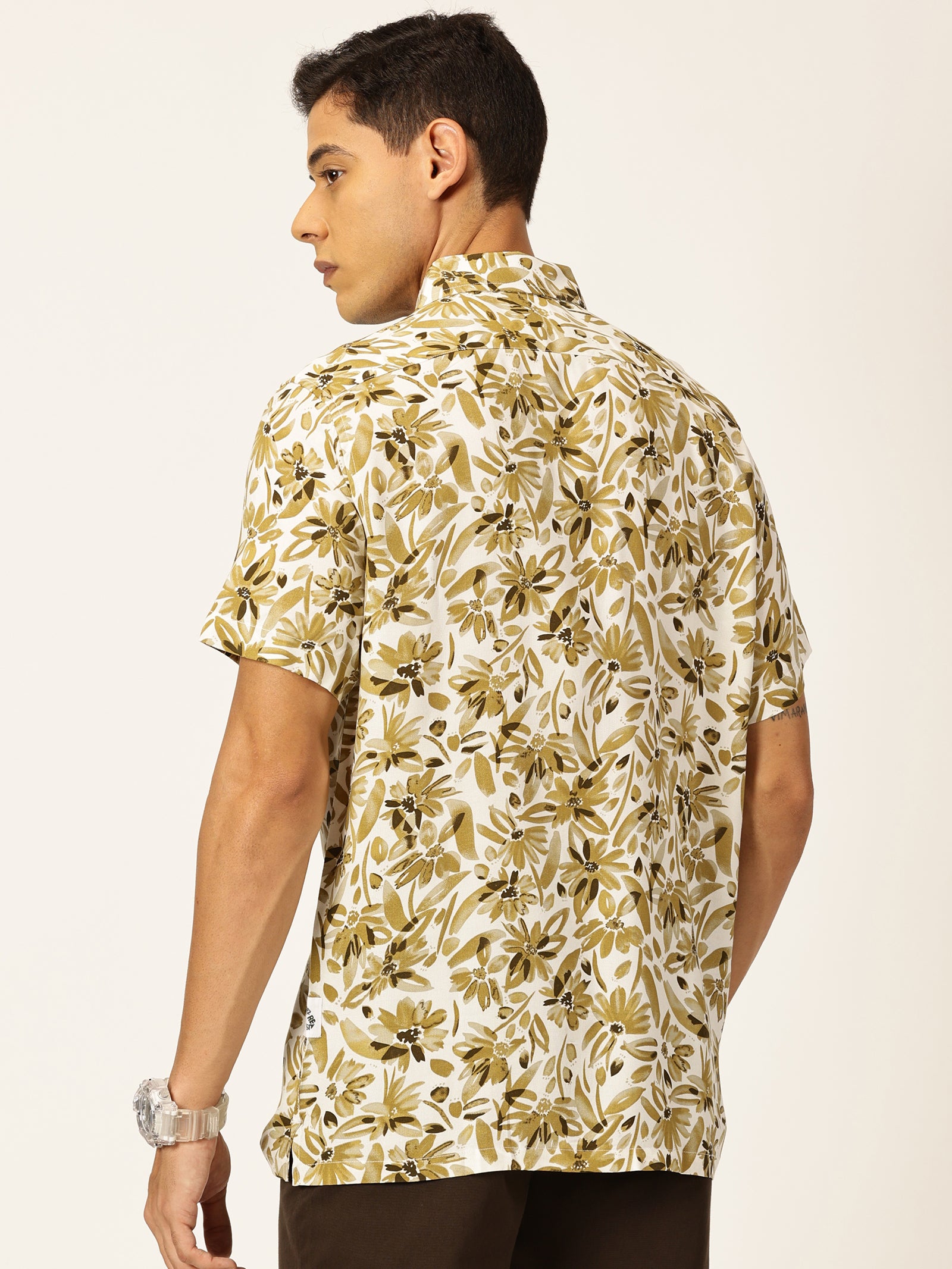 Thomas Scott Men Mustard Regular Fit Short Sleeves Spread Collar Tropical Printed Casual Shirt