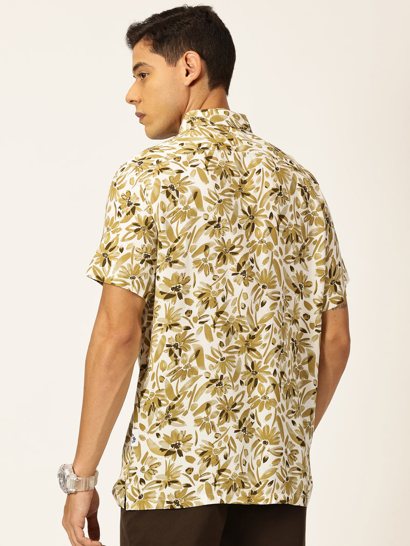 Thomas Scott Men Mustard Regular Fit Short Sleeves Spread Collar Tropical Printed Casual Shirt