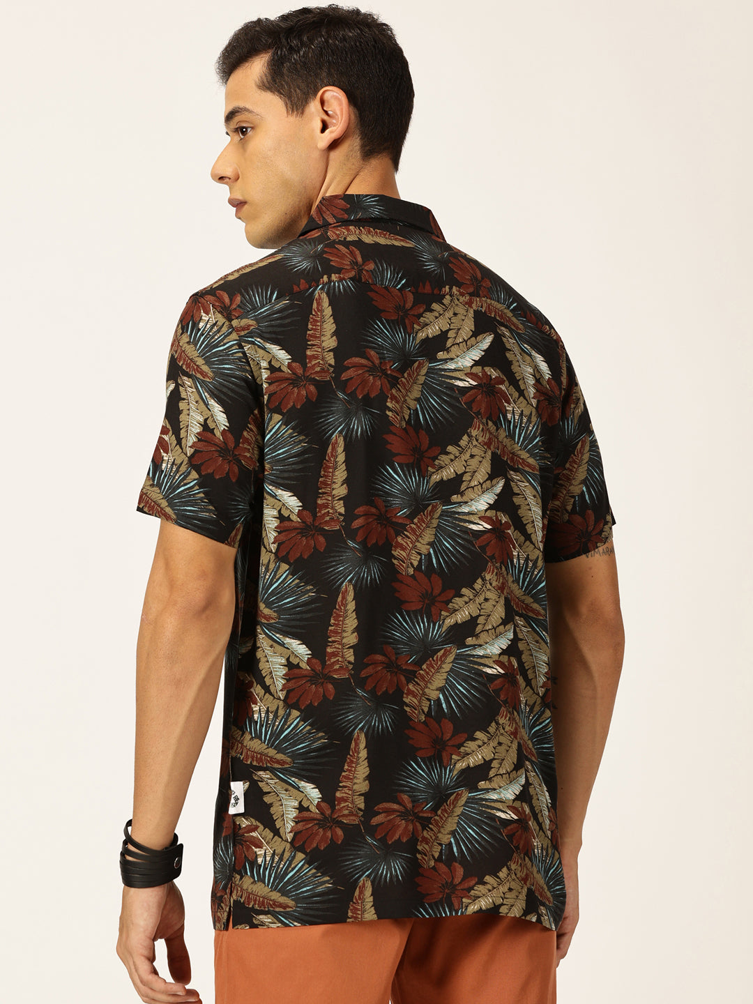 Thomas Scott Men Black Regular Fit Short Sleeves Cuban Collar Abstract Printed Casual Shirt