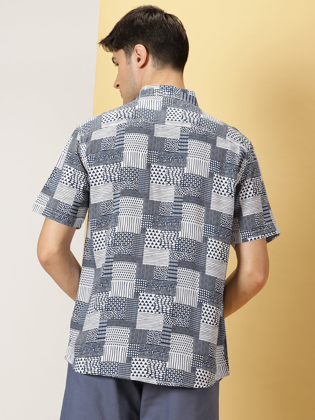 Thomas Scott Men Navy Blue Short Sleeves Regular Sleeves Spread Collar Geometric Printed Cotton Rayon Casual Shirt