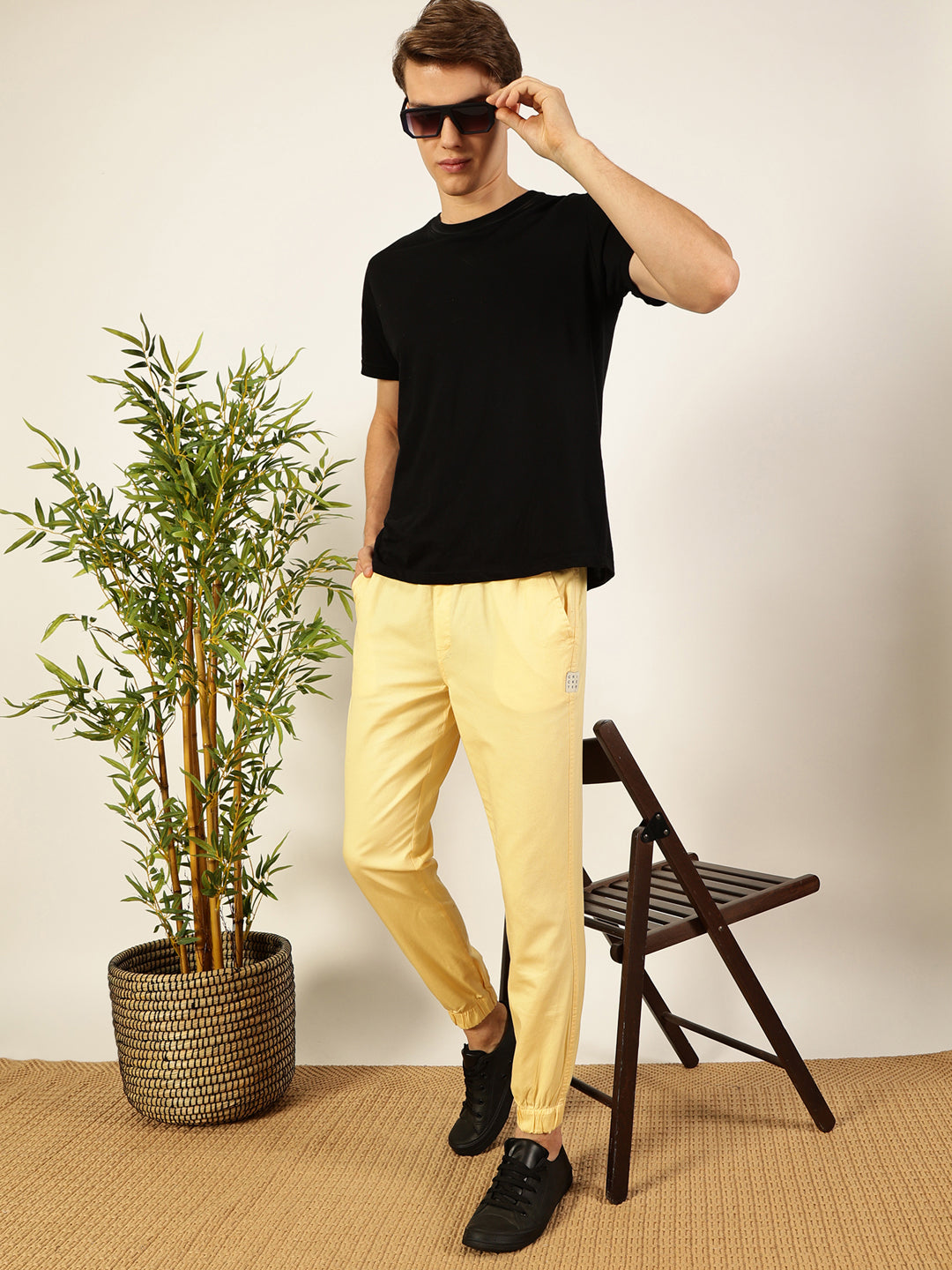 Thomas Scott Men Lemon Regular Fit Mid-Rise 3 Pockets Solid Cotton Woven Joggers