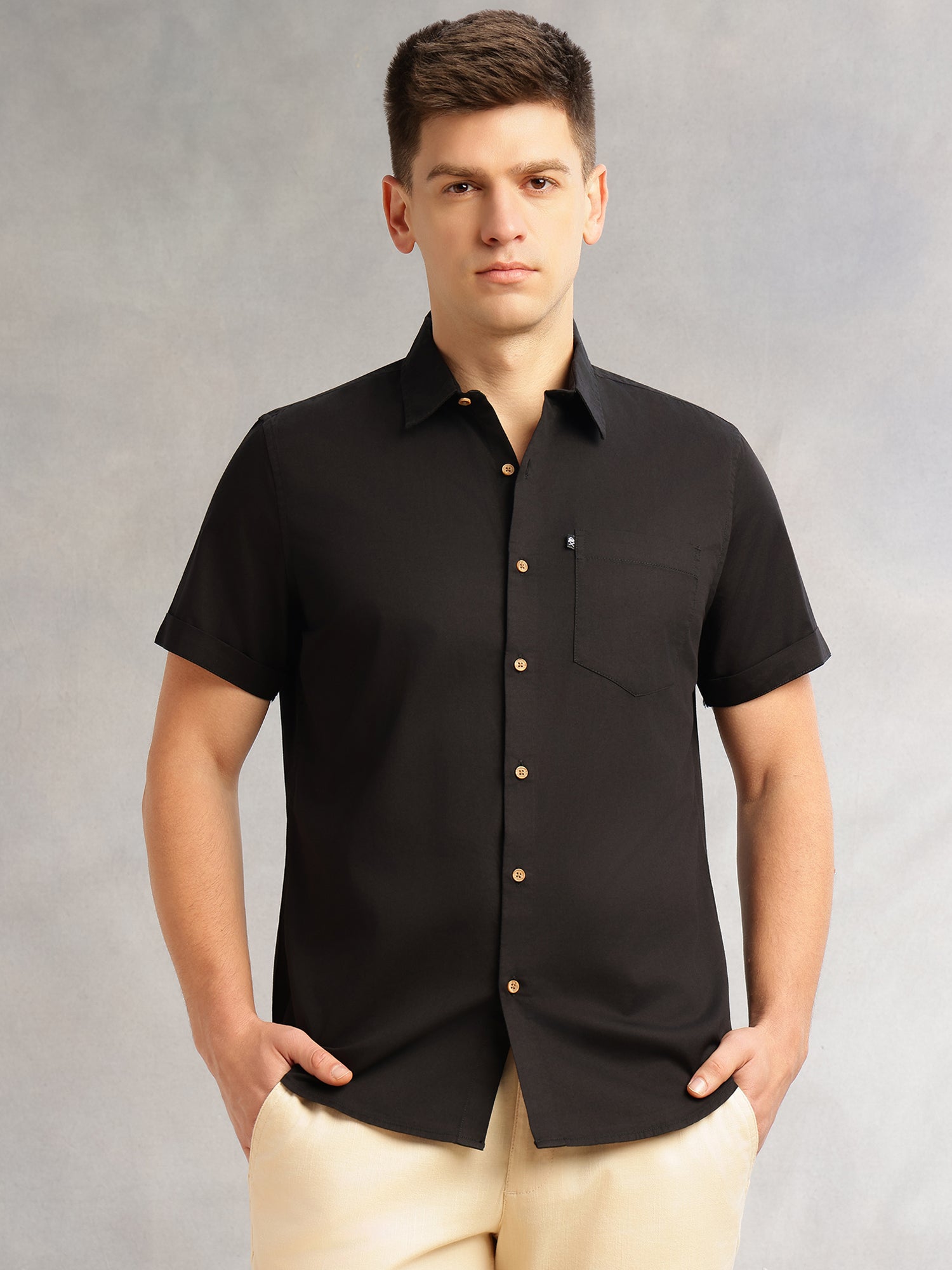 Thomas Scott Men Black Slim Fit Short Sleeves Spread Collar Solid Casual Shirt