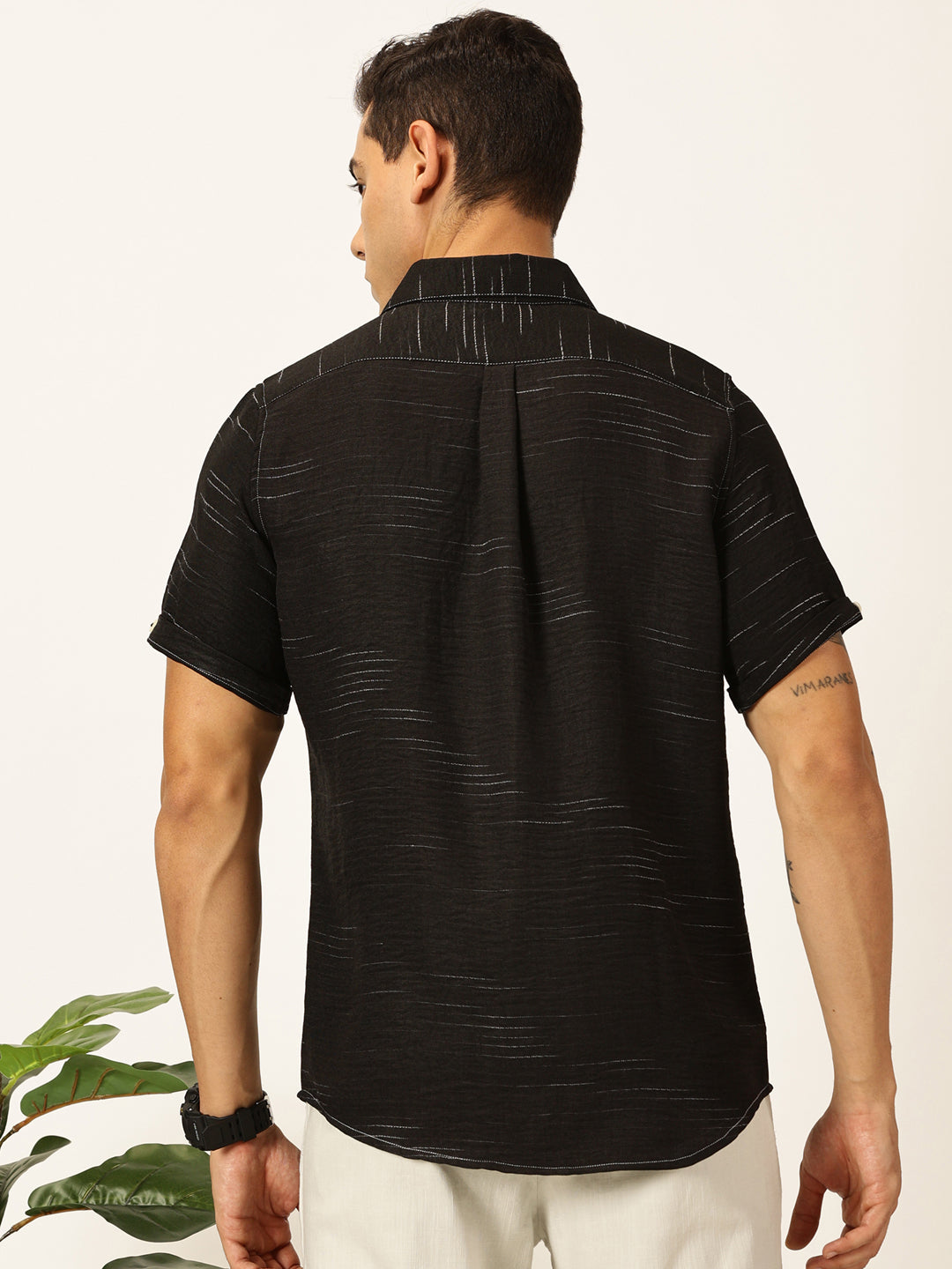 Thomas Scott Men Black Slim Fit Short Sleeves Spread Collar Textured Casual Shirt