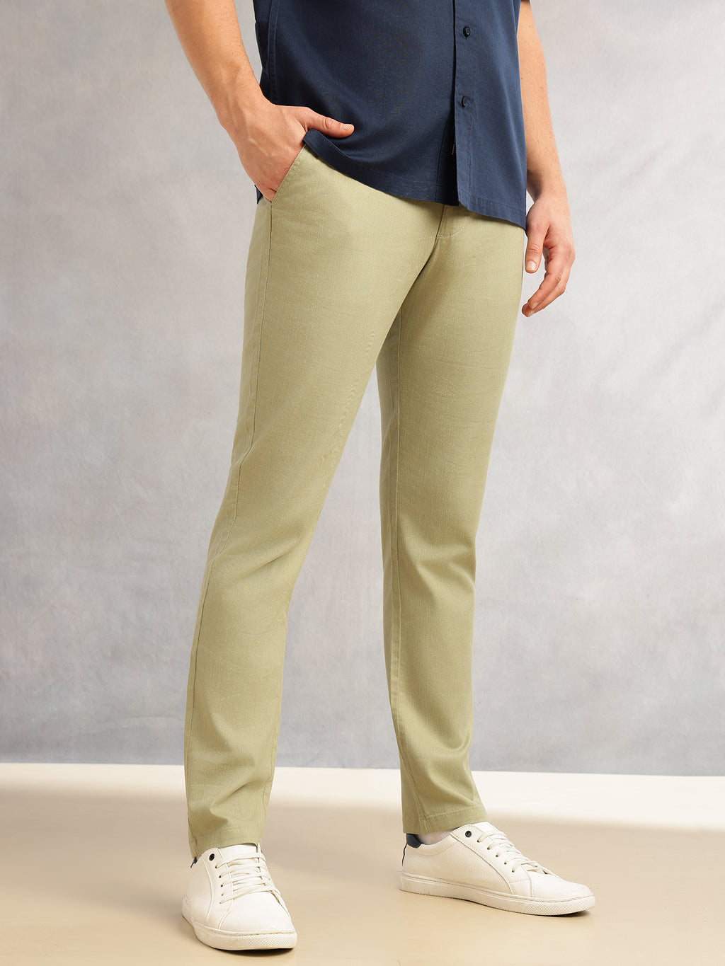 Thomas Scott Men Mint Straight Fit Mid-Rise Solid 4 Pockets Woven Chinos Trouser