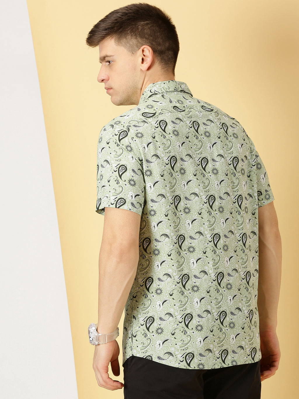 Thomas Scott Men Green Regular Fit Short Sleeves Spread Collar Abstract Printed Casual Shirt