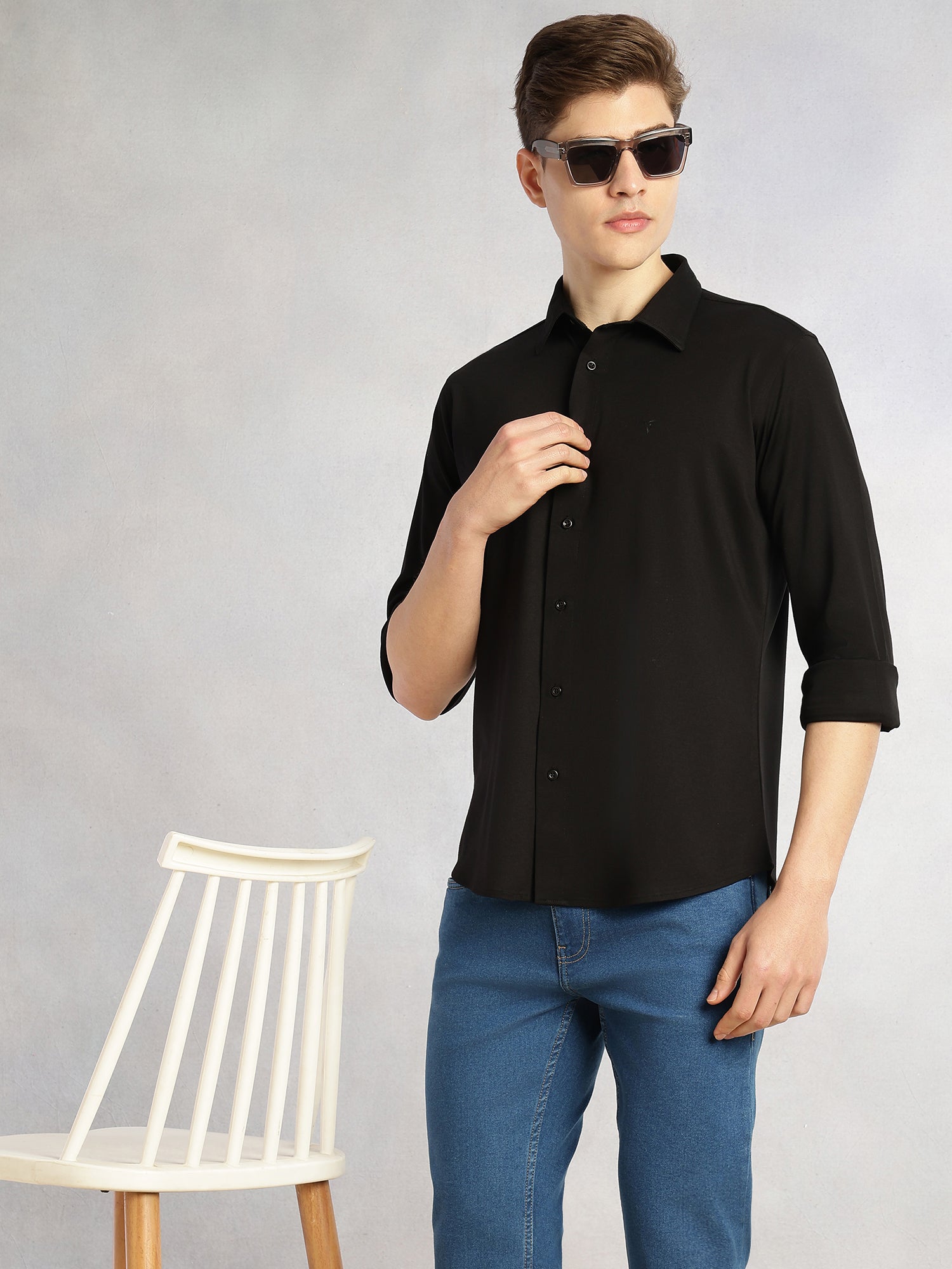 Thomas Scott Men Black Slim Fit Long Sleeves Spread Collar Solid Knitted Casual Shirt
