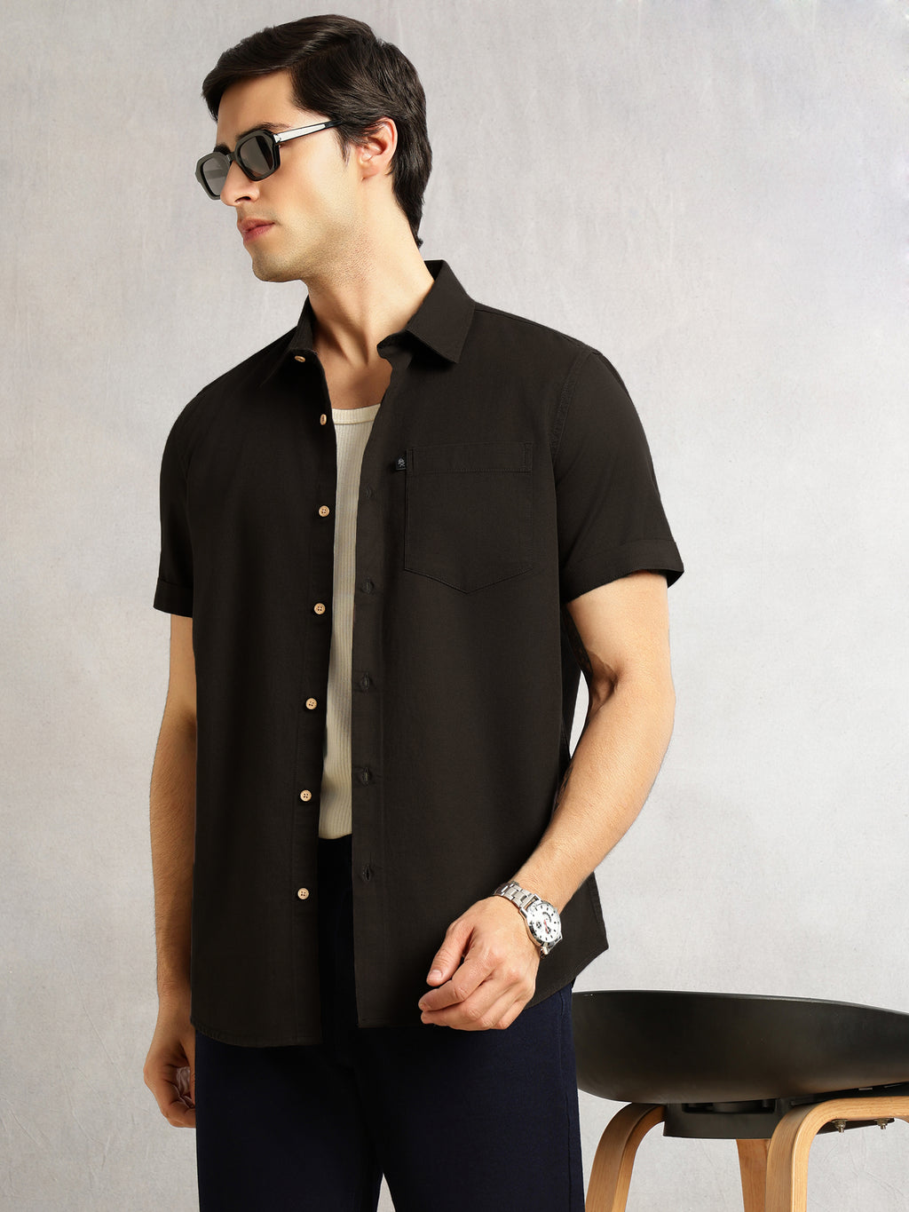 Thomas Scott Men Dark Grey Slim Fit Short Sleeves Spread Collar Solid Casual Shirt