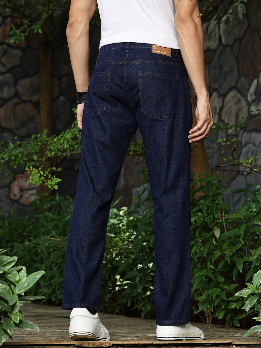 Thomas Scott Men Dark Indigo Relaxed Fit Mid-Rise Clean Look Dark Shade 5 Pocket Design Non-Stretchable Jeans