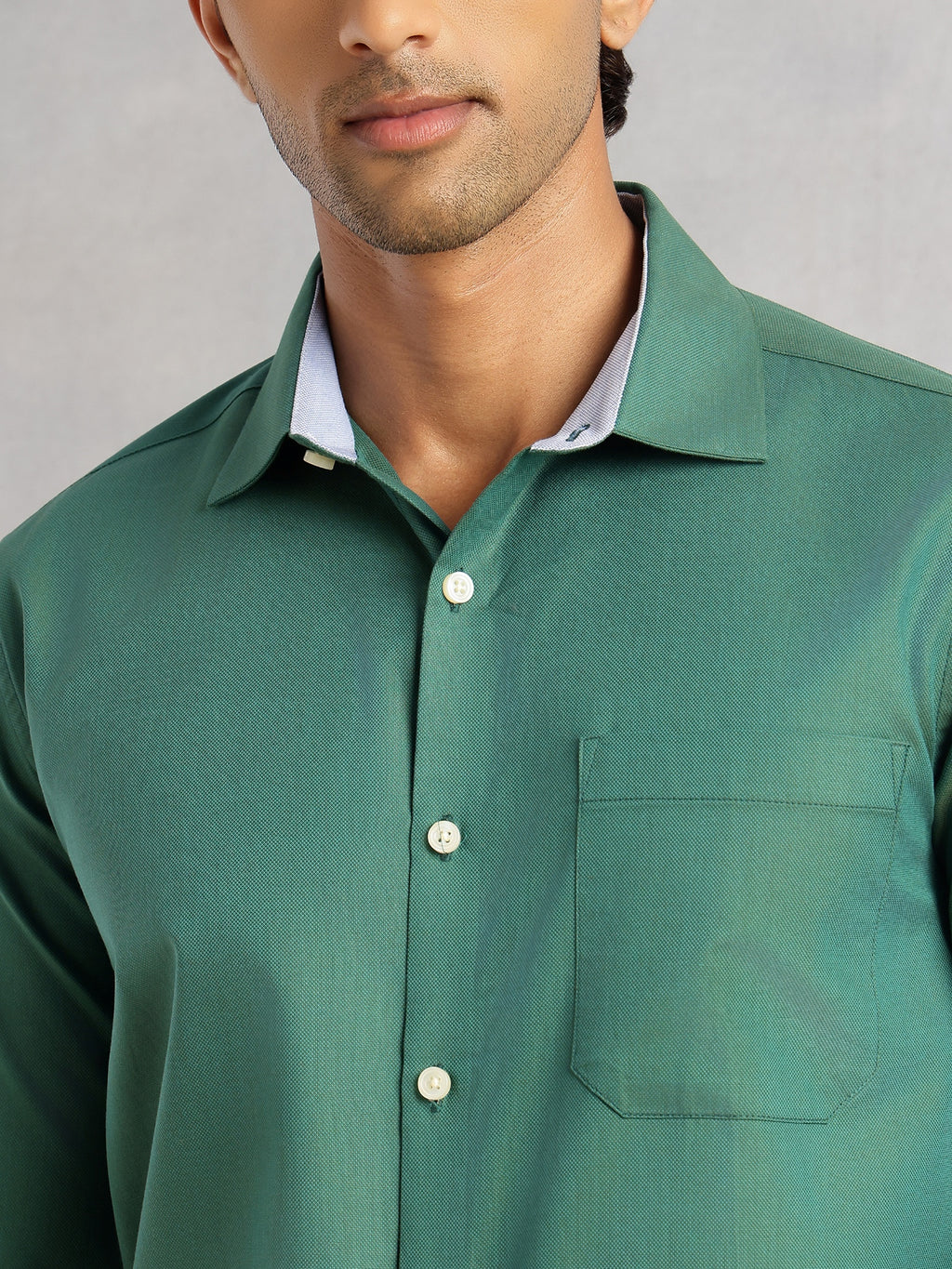 Thomas Scott Men Green Regular Fit Long Sleeves Spread Collar with Contrast Fabric Solid 100% Cotton Formal Shirt