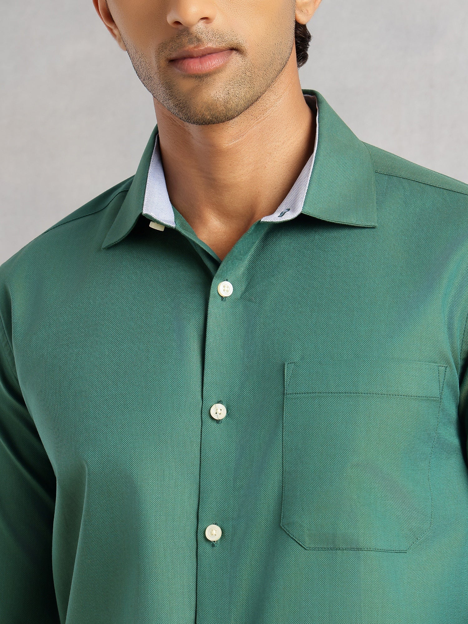 Thomas Scott Men Green Regular Fit Long Sleeves Spread Collar with Contrast Fabric Solid 100% Cotton Formal Shirt