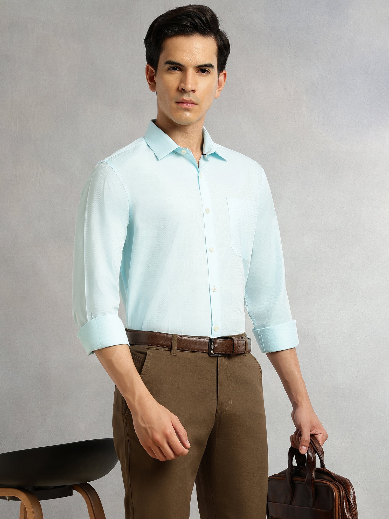 Thomas Scott Men Aqua Regular Fit Long Sleeves Spread Collar with Twill Tape Solid 100% Cotton Formal Shirt