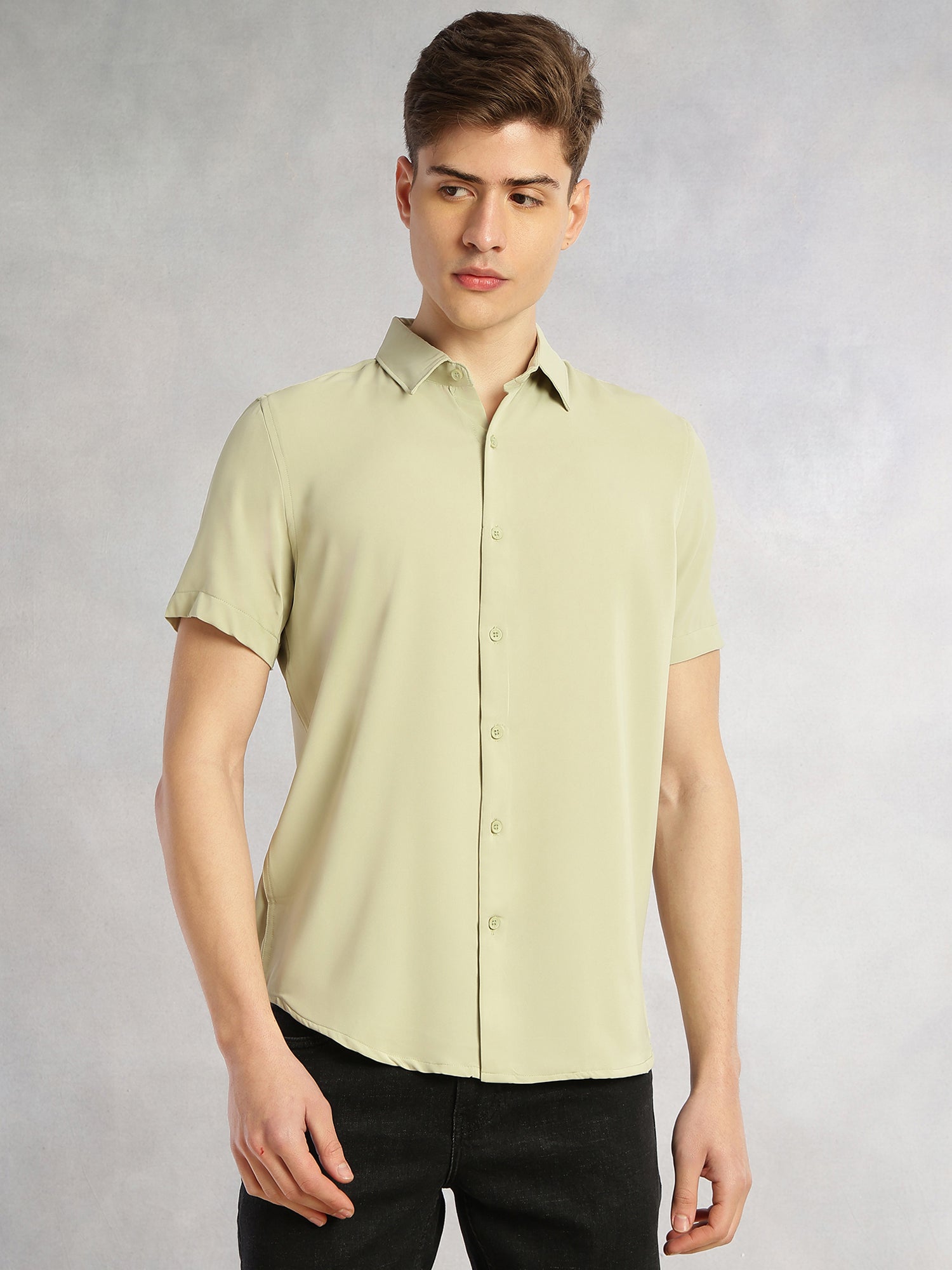 Thomas Scott Men Green Regular Fit Short Sleeves Spread Collar Solid Polyester Casual Shirt