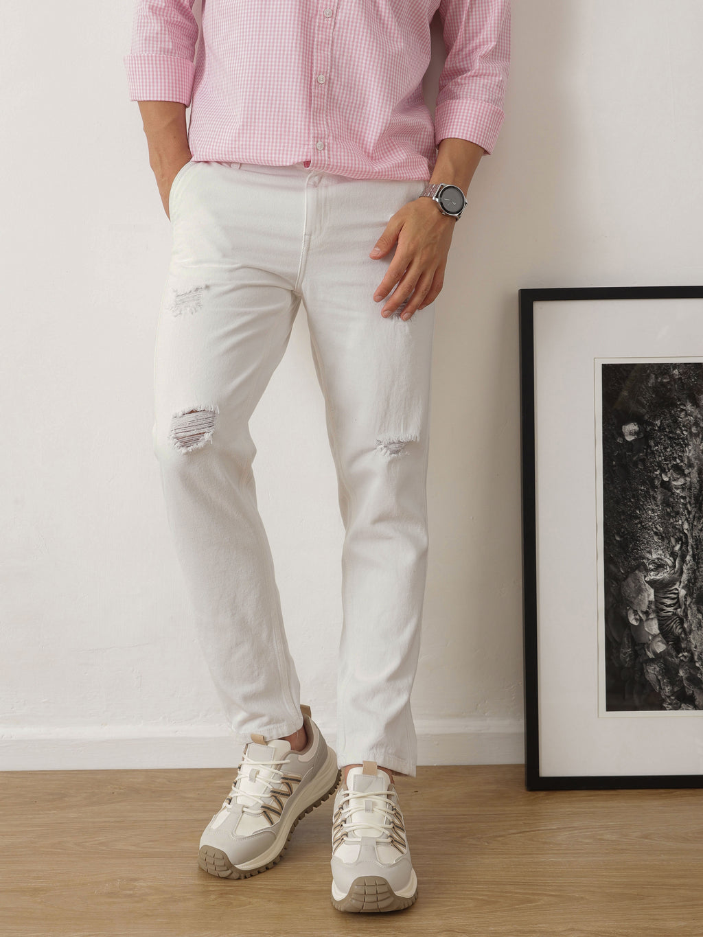 Thomas Scott Men White Carrot Fit Mildly Distressed Non Stretchable Jeans