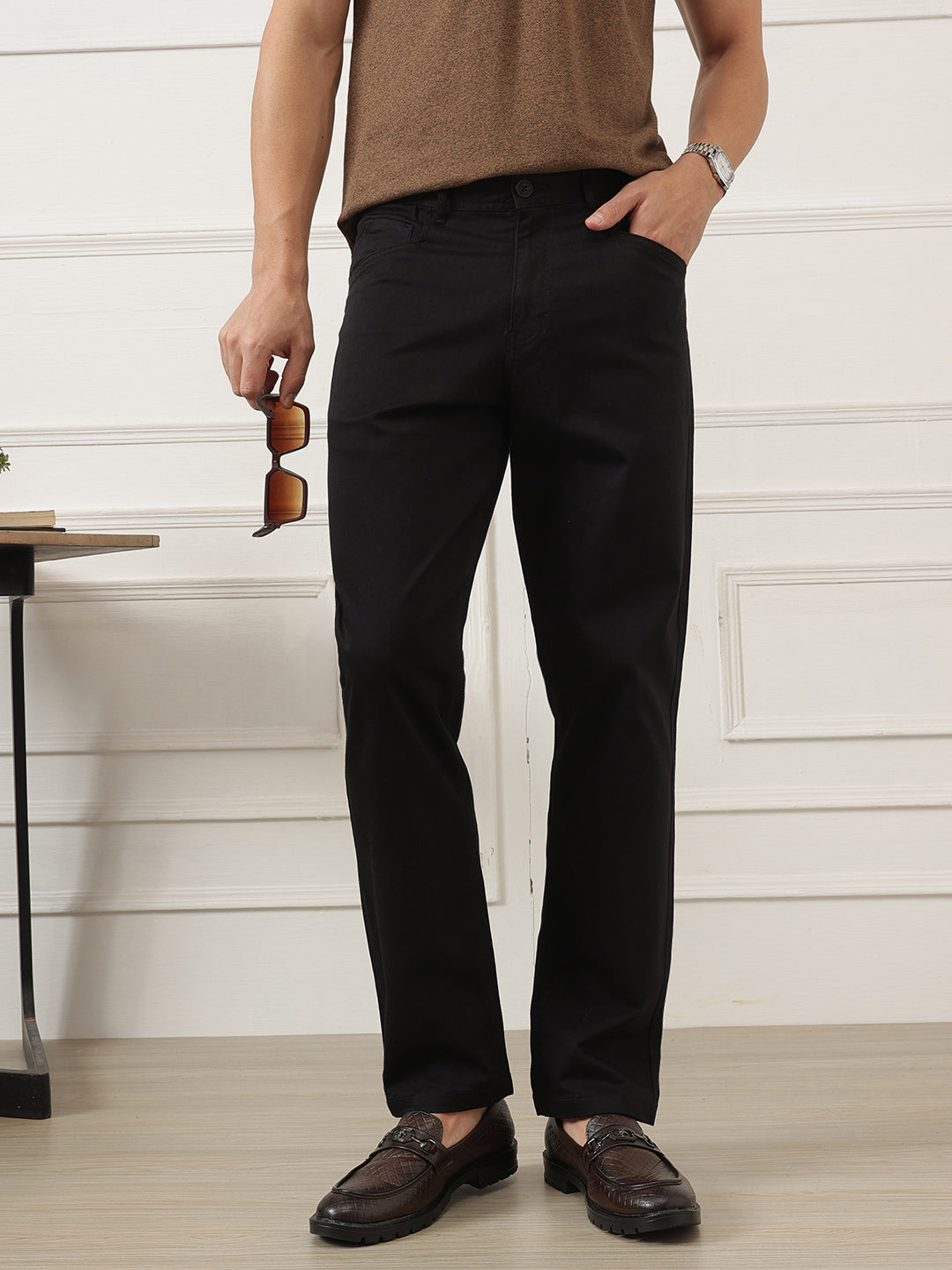 Black Smart Easy Wash Regular Fit Mid-Rise Solid Woven Chinos Trouser For Men