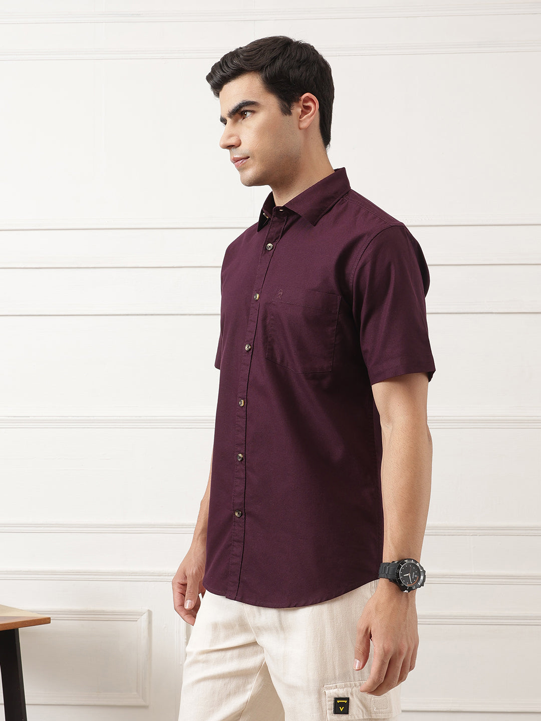 Wine Regular Fit Short Sleeve Spread Collar Solid Oxford Cotton Casual Shirt For Men