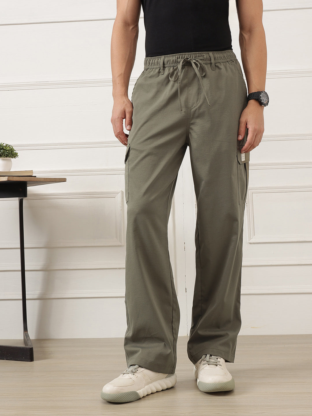 Olive Smart Easy Wash Relaxed Fit Mid-Rise Solid Woven Cargo Trouser For Men