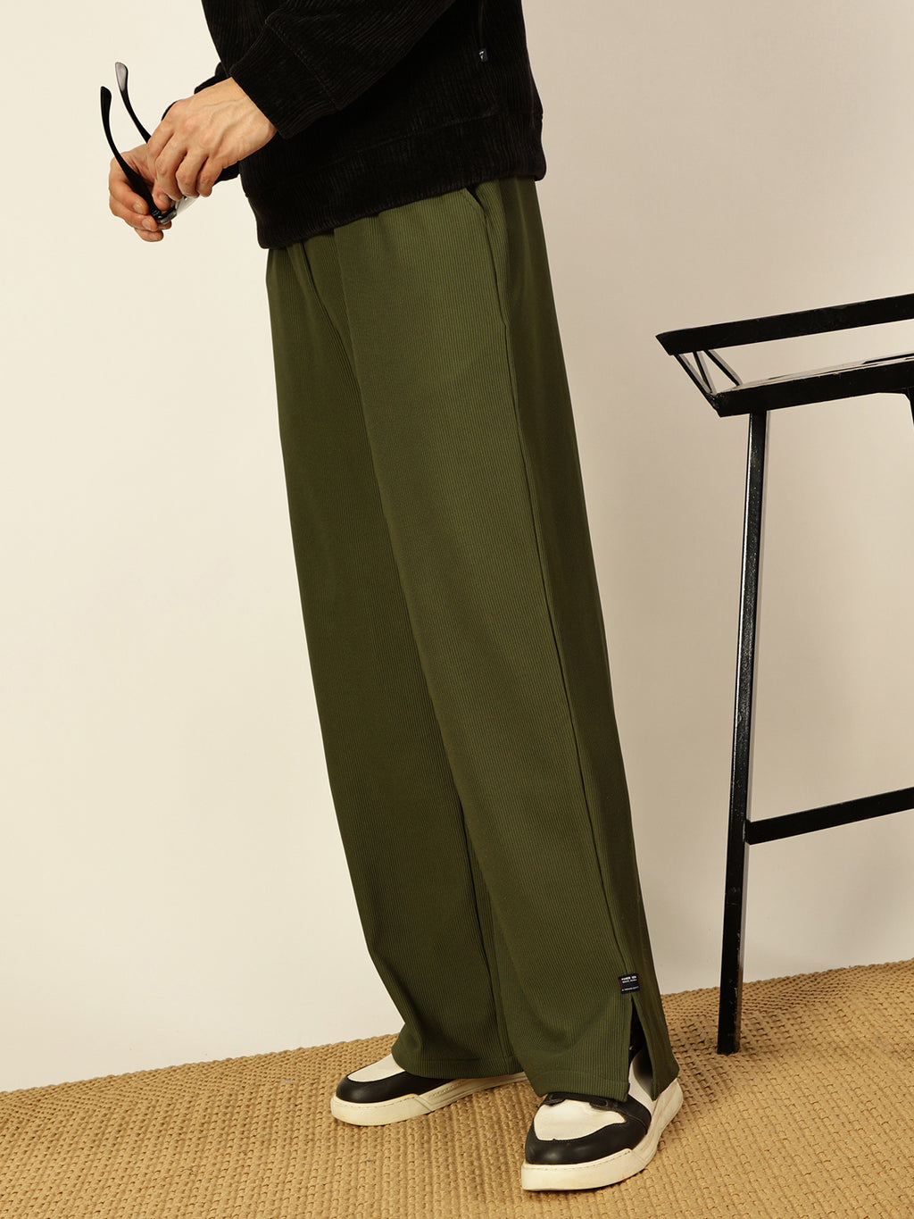 Thomas Scott Men Mid-Rise Loose Fit Parallel Trousers
