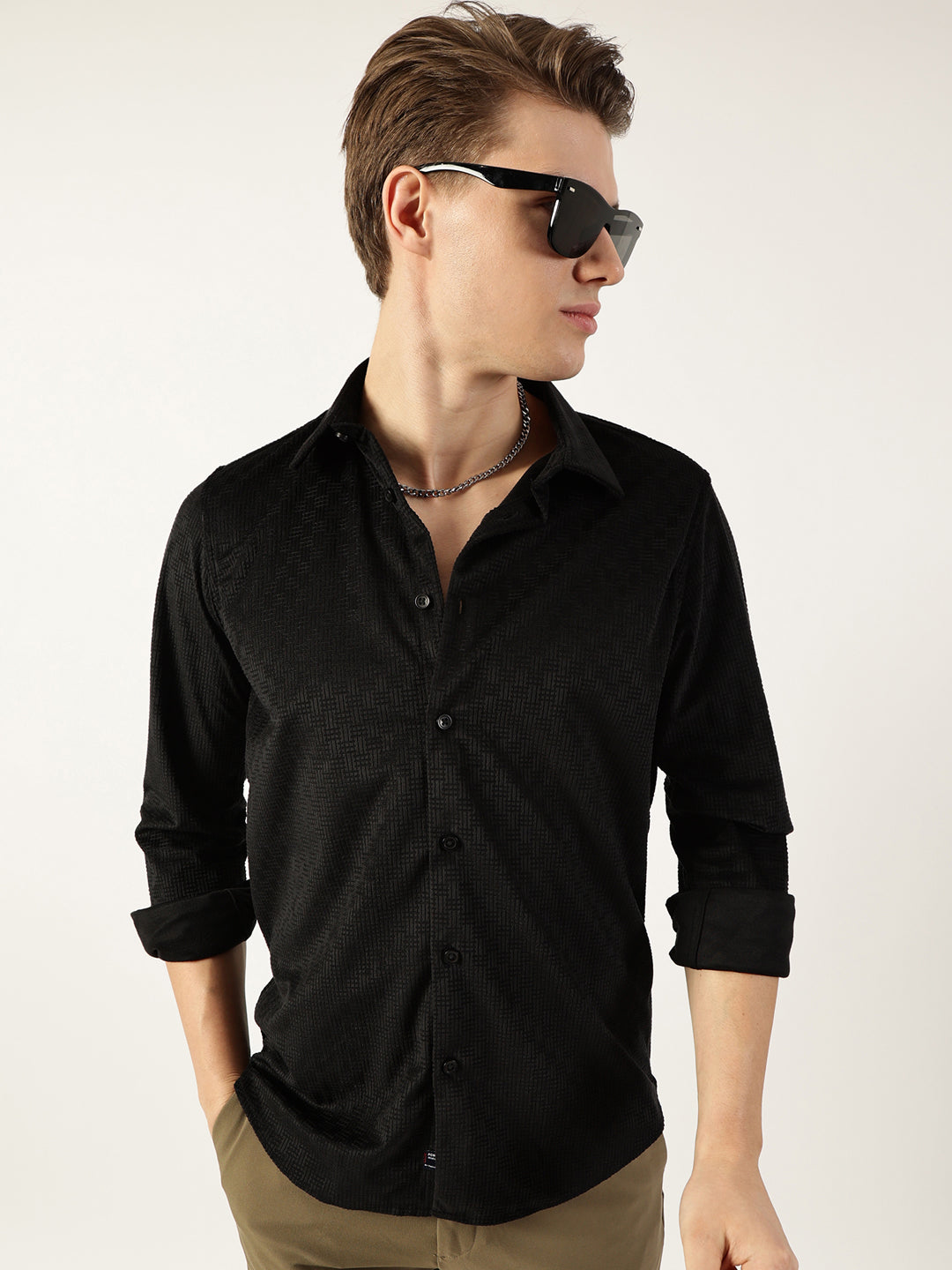 Thomas Scott Men Black Classic Spread Collar Textured Solid Slim Fit Casual Shirt
