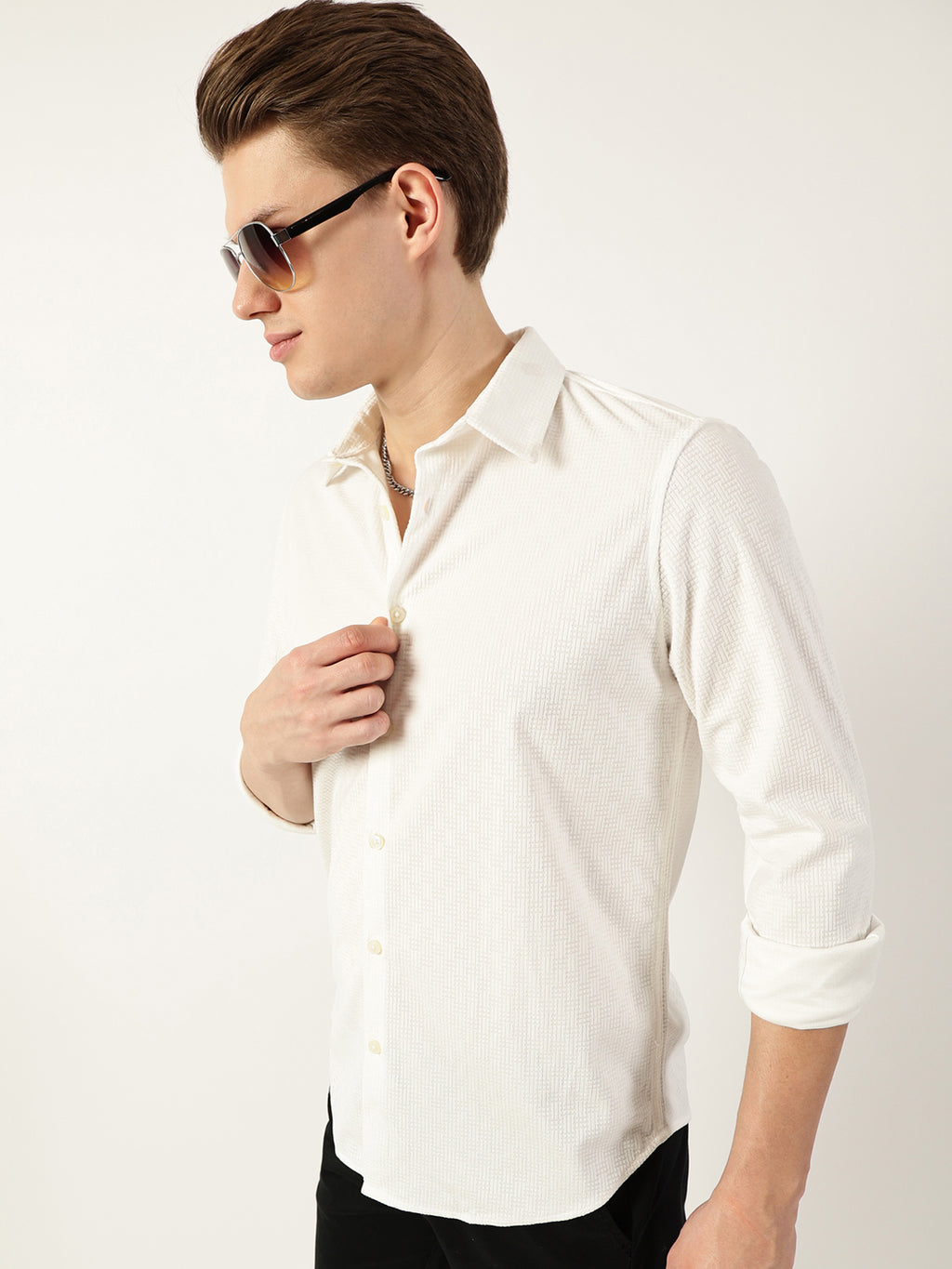 Thomas Scott Men White Classic Spread Collar Textured Solid Slim Fit Casual Shirt