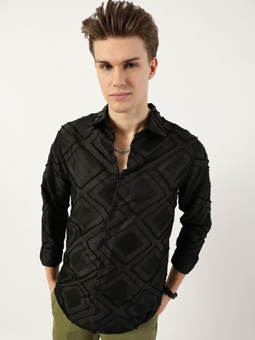 Thomas Scott Men Black Premium Spread Collar Textured Slim Fit Casual Shirt