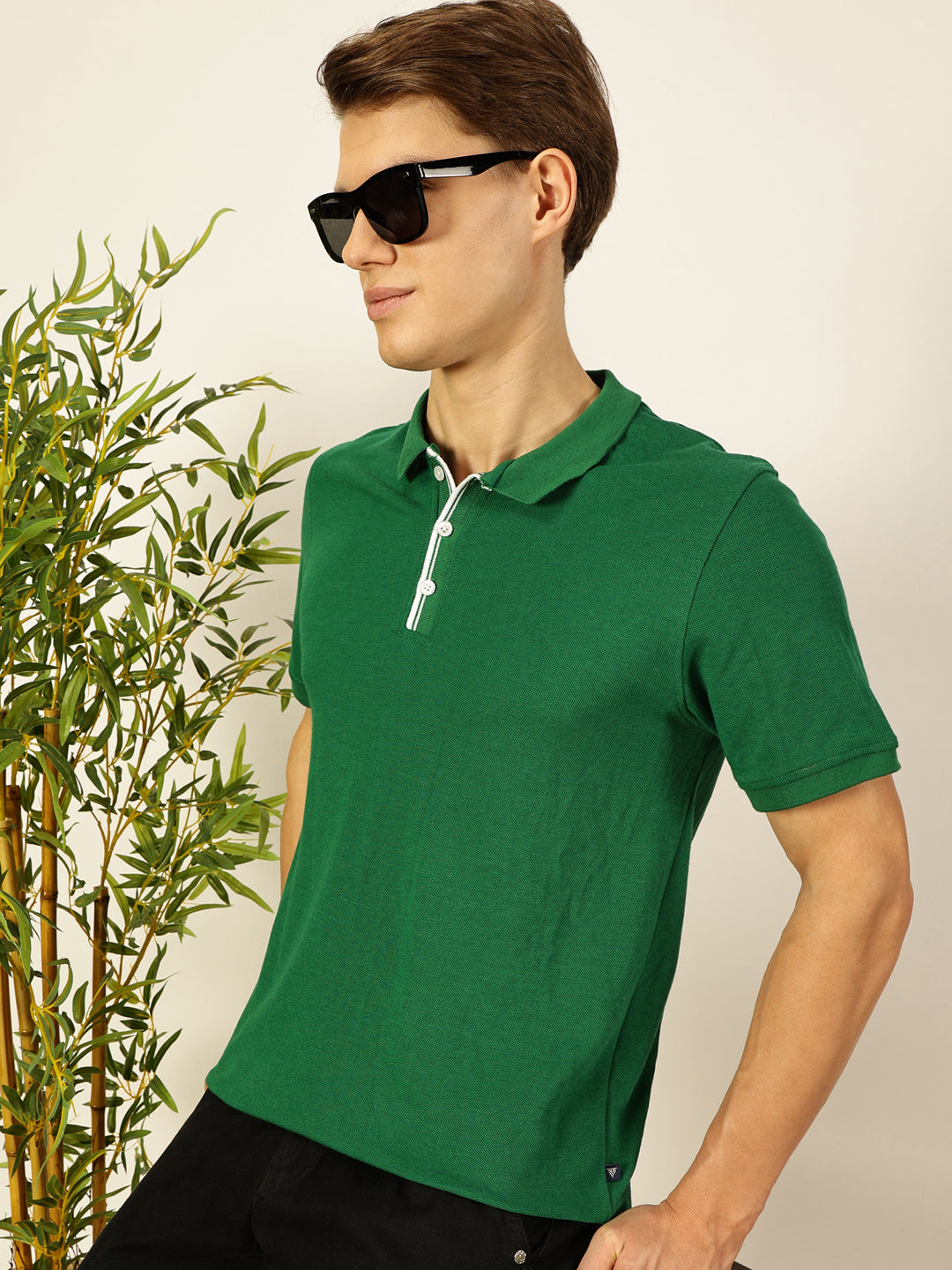 Thomas Scott Men Green Regular Fit Short Sleeves Solid Polo Collar Knit Tshirt