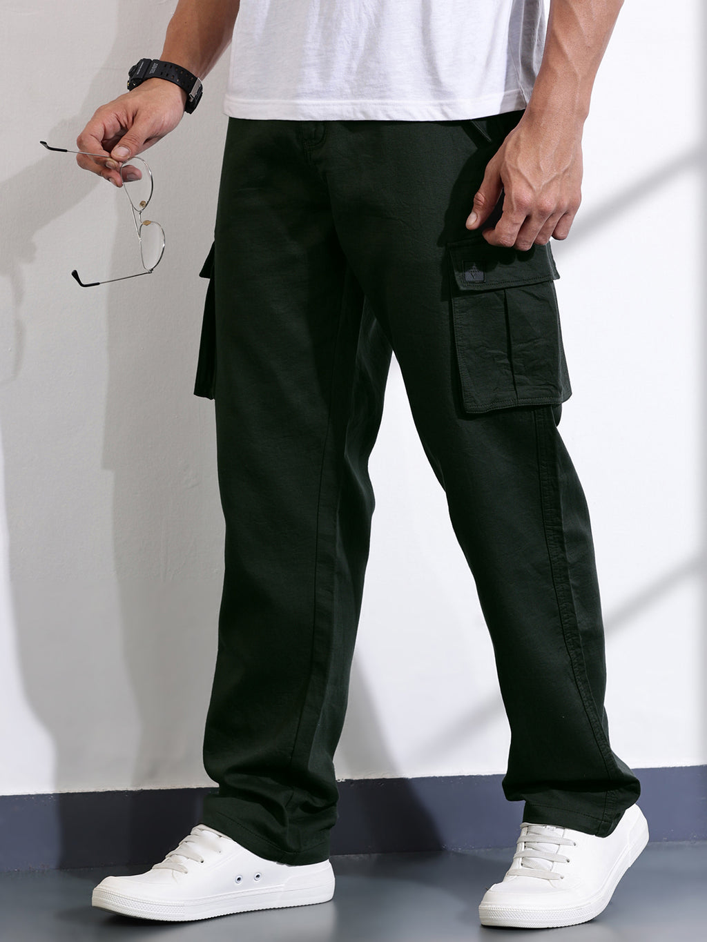 Thomas Scott Men DarkGreen Relaxed Fit Solid Cargo Trousers