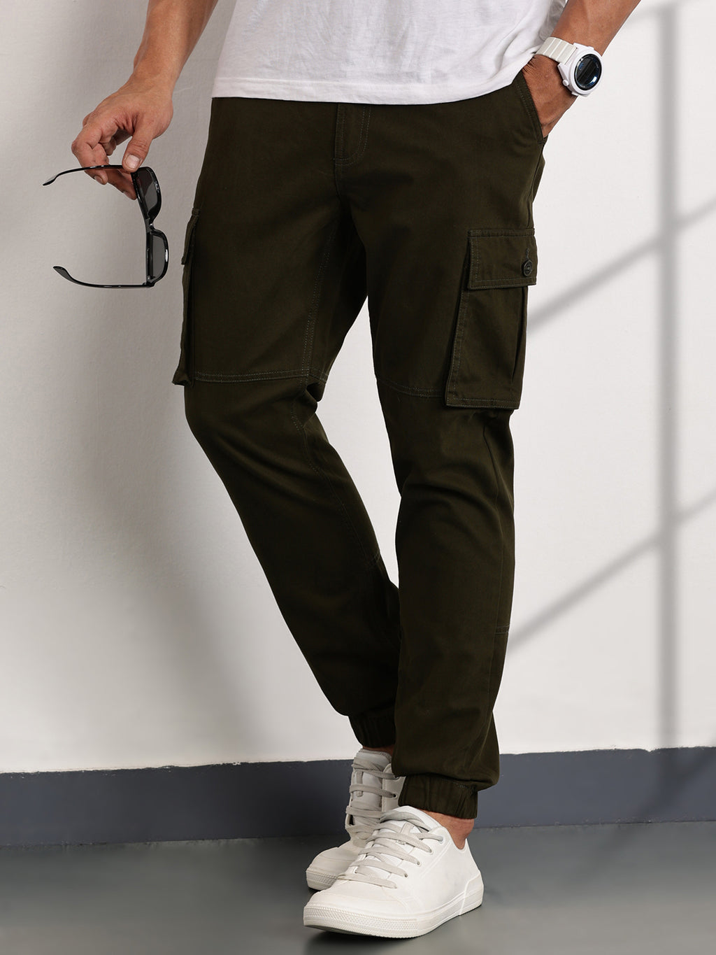 Thomas Scott Men BottleGreen Mid-Rise Slim Fit Woven Cargo Trousers