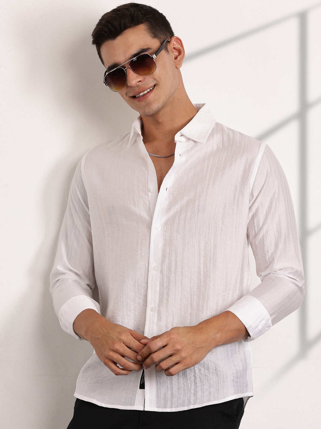 Thomas Scott Men White Slim Fit Long Sleeves Vertical Stripes Casual Shirt