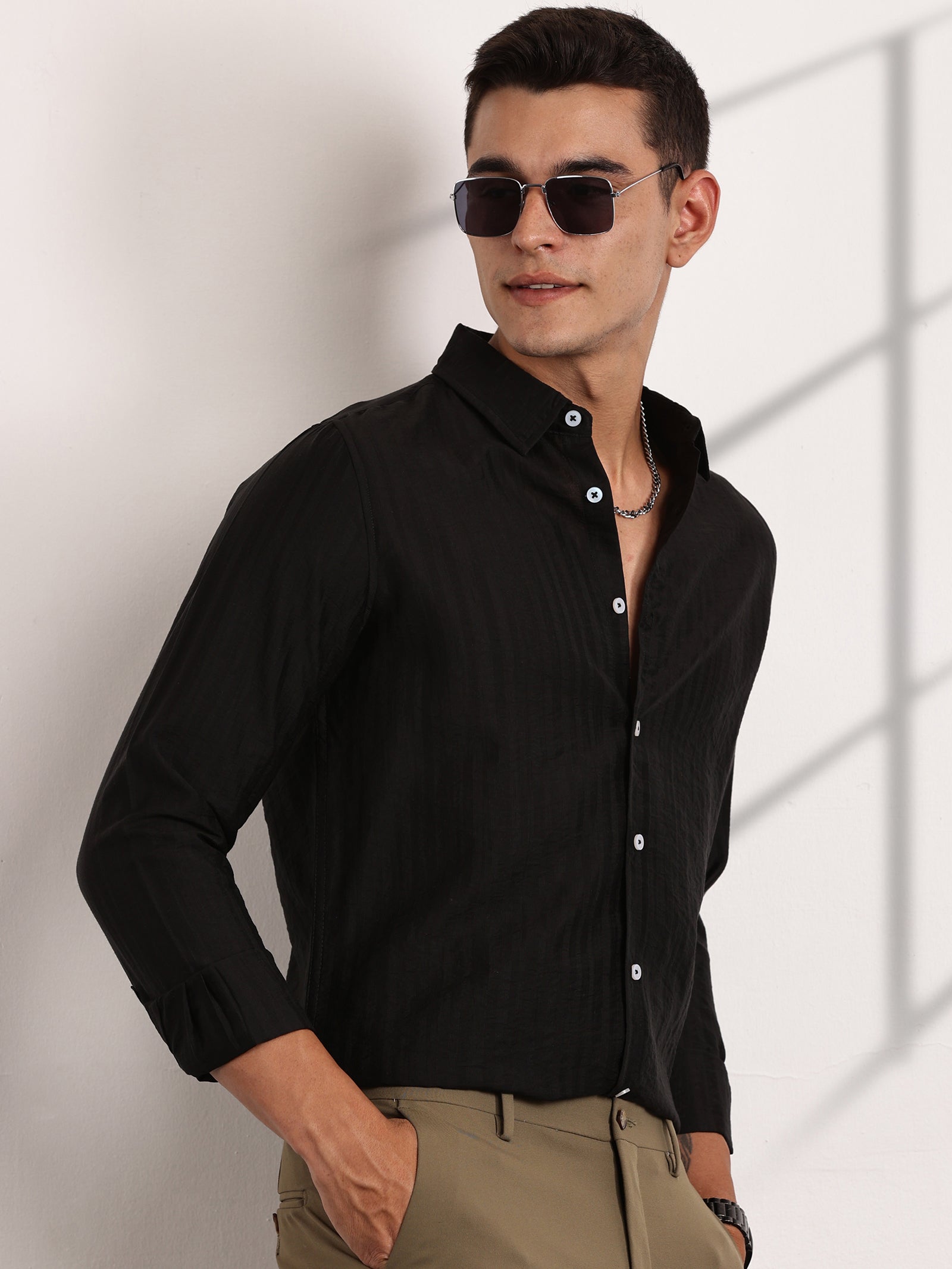 Thomas Scott Men Black Slim Fit Long Sleeves Vertical Stripes Casual Shirt