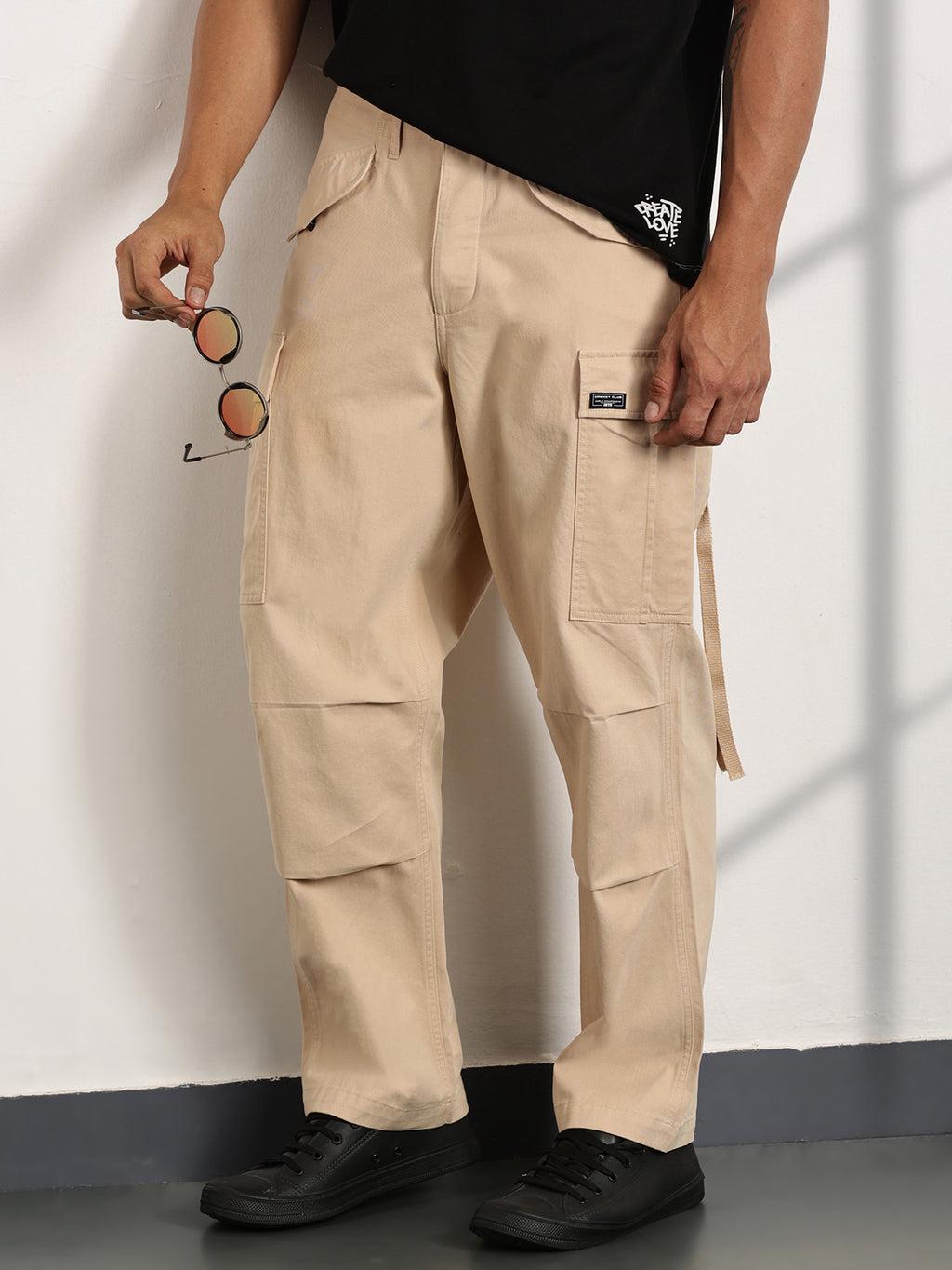 Thomas Scott Men Fawn Mid-Rise Loose Fit Cotton Woven Cargo Trouser