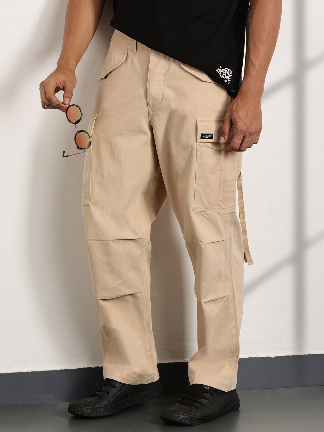 Thomas Scott Men Fawn Mid-Rise Loose Fit Cotton Woven Cargo Trouser